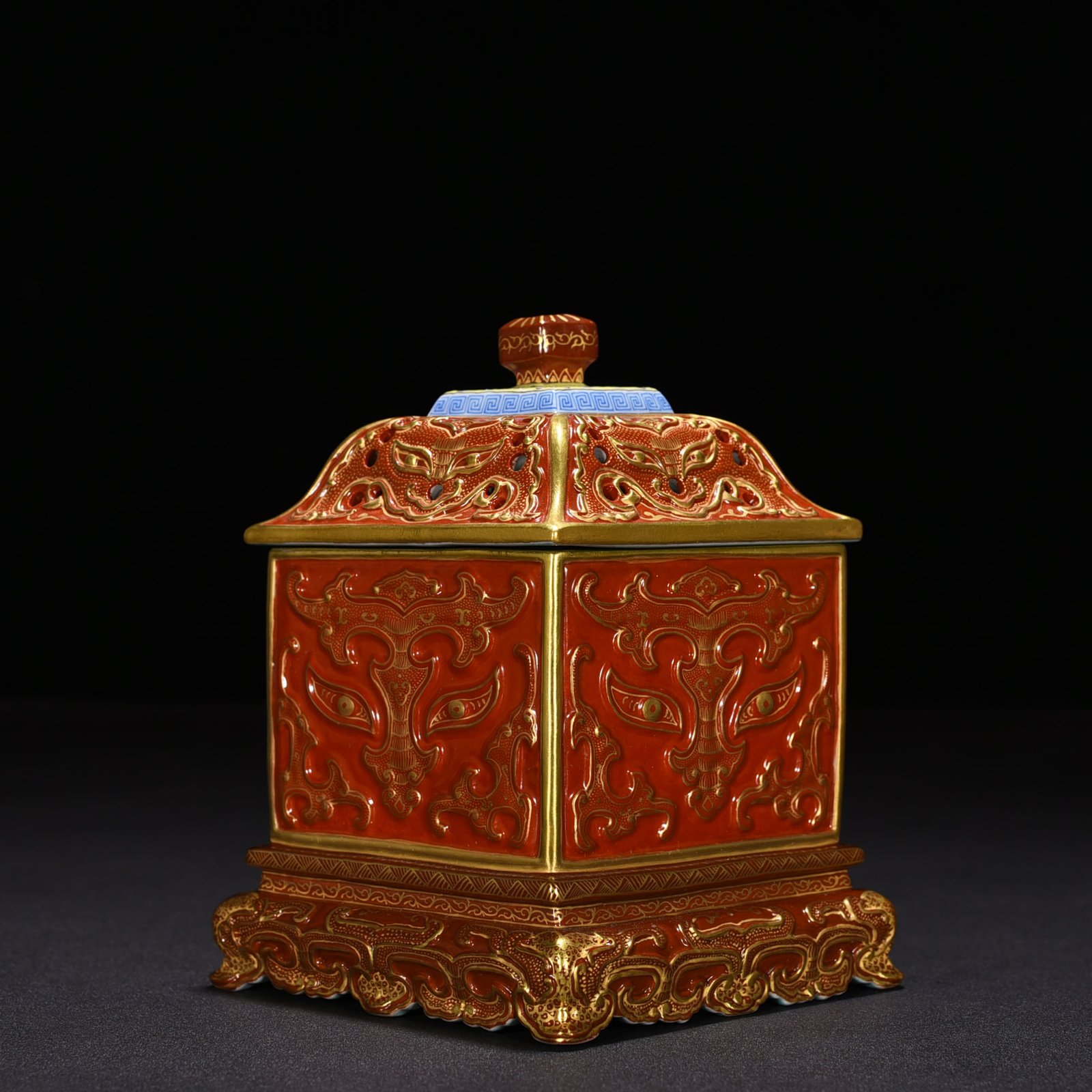 Qing Dynasty Qianlong alum red gold carved gluttonous pattern diamond-shaped hollow smoker