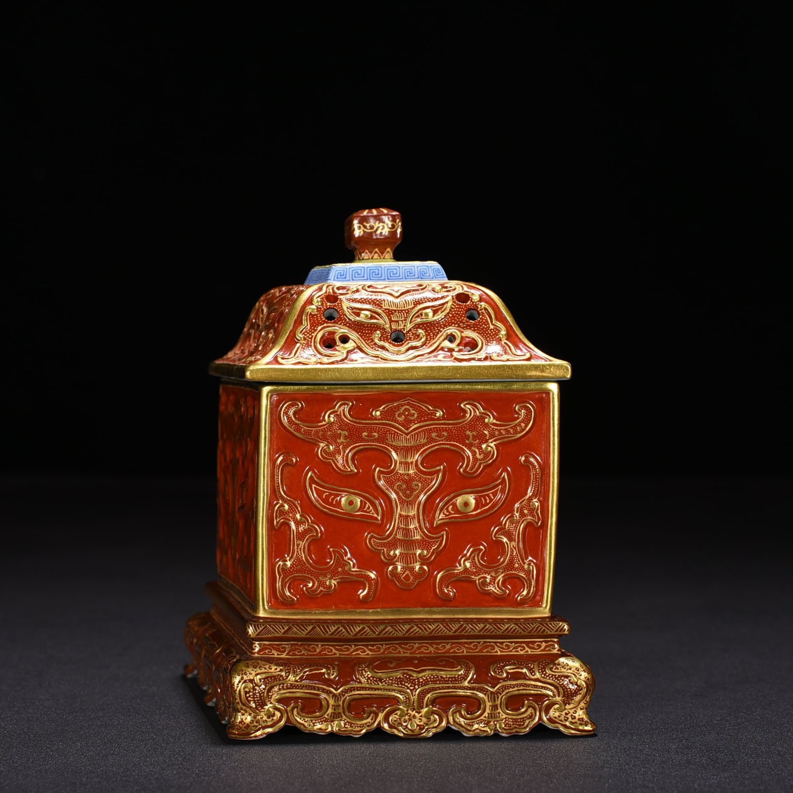 Qing Dynasty Qianlong alum red gold carved gluttonous pattern diamond-shaped hollow smoker