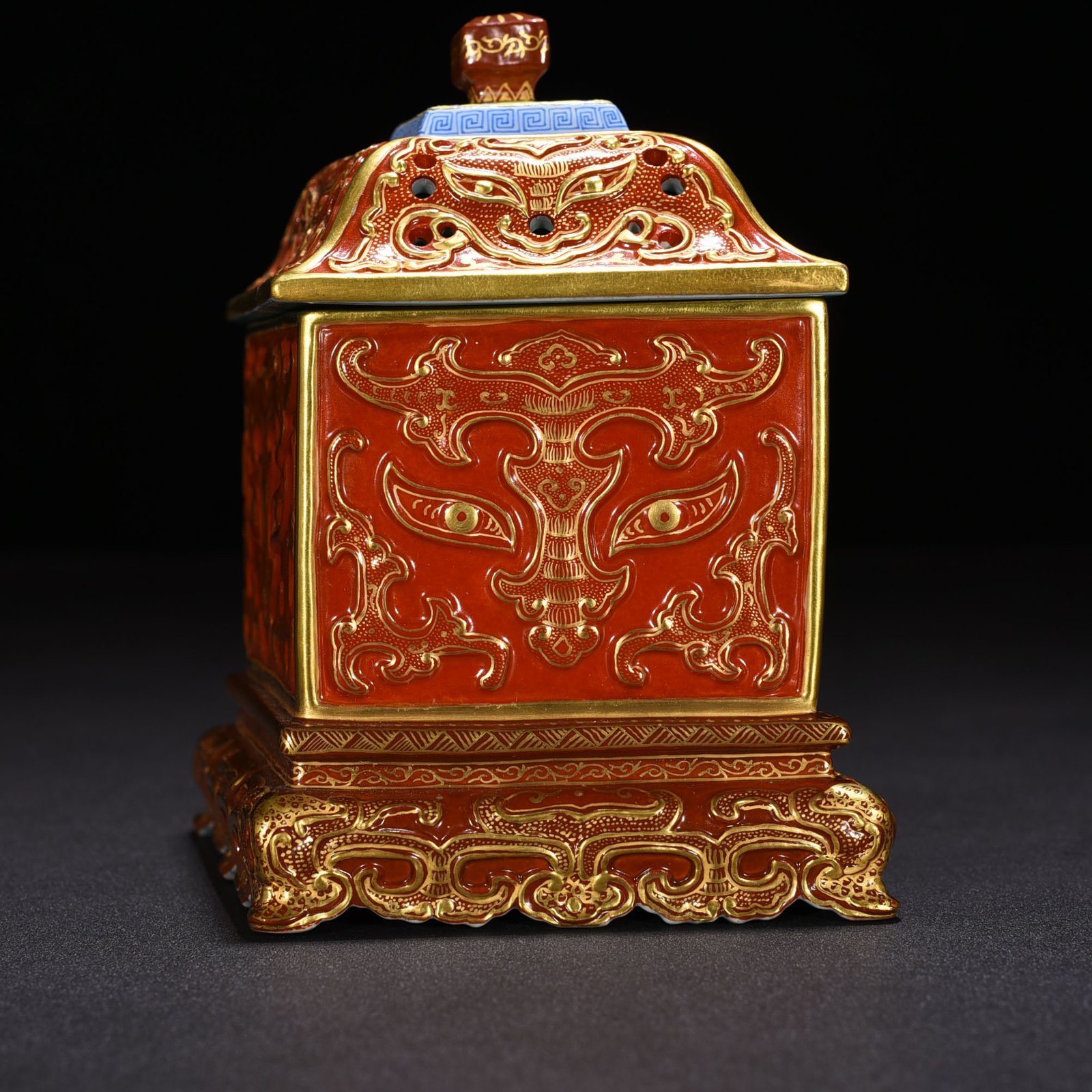 Qing Dynasty Qianlong alum red gold carved gluttonous pattern diamond-shaped hollow smoker