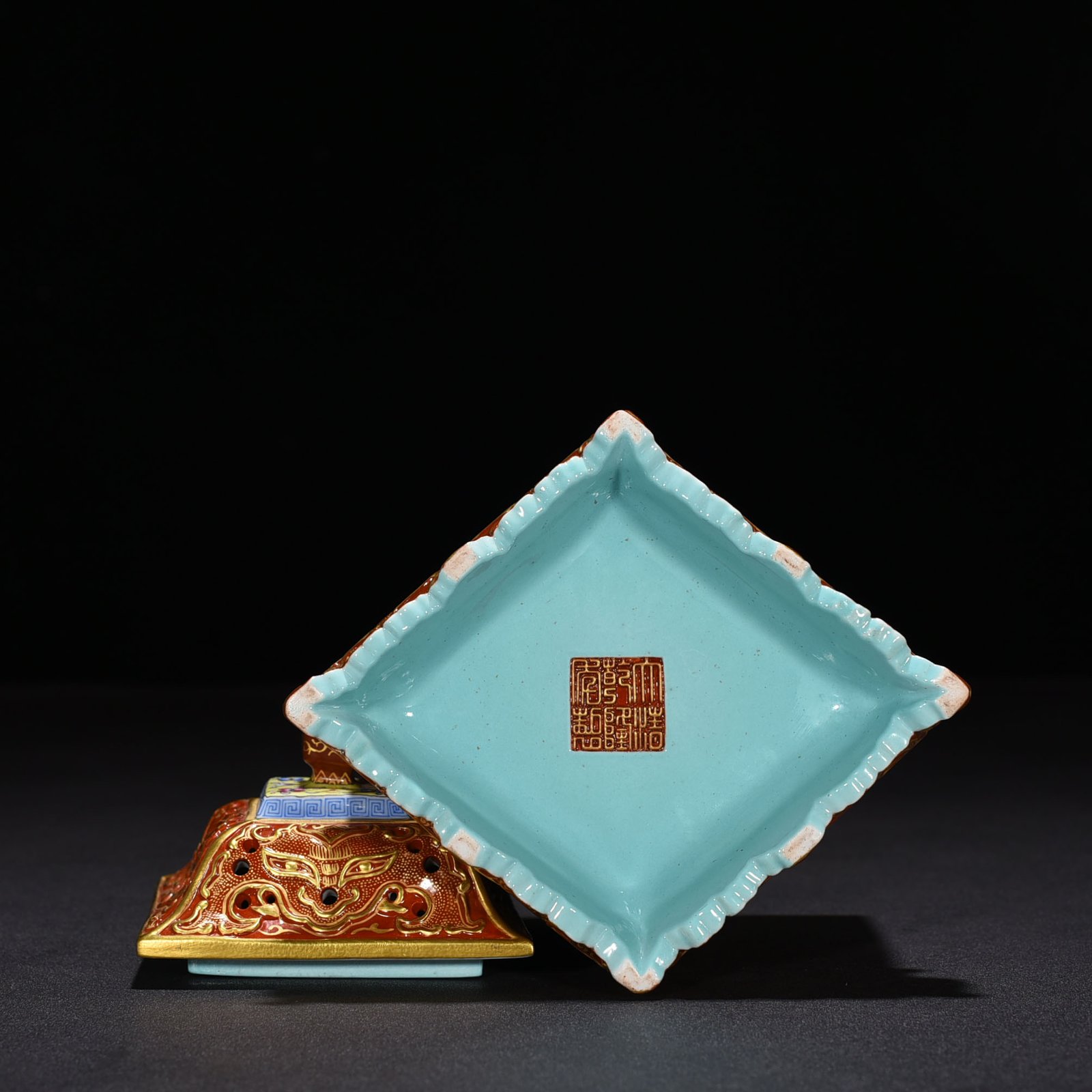 Qing Dynasty Qianlong alum red gold carved gluttonous pattern diamond-shaped hollow smoker