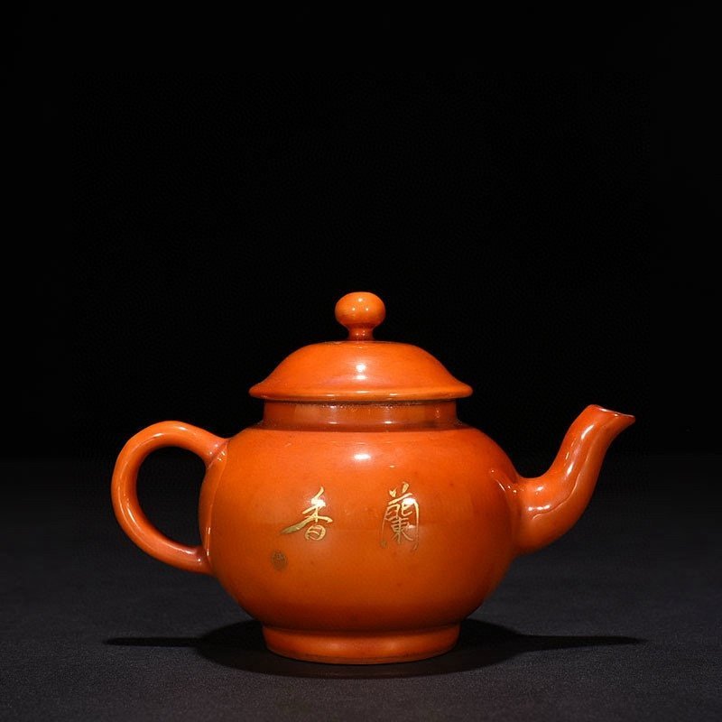 Qing Dynasty Qianlong alum red with white orchid pattern pot