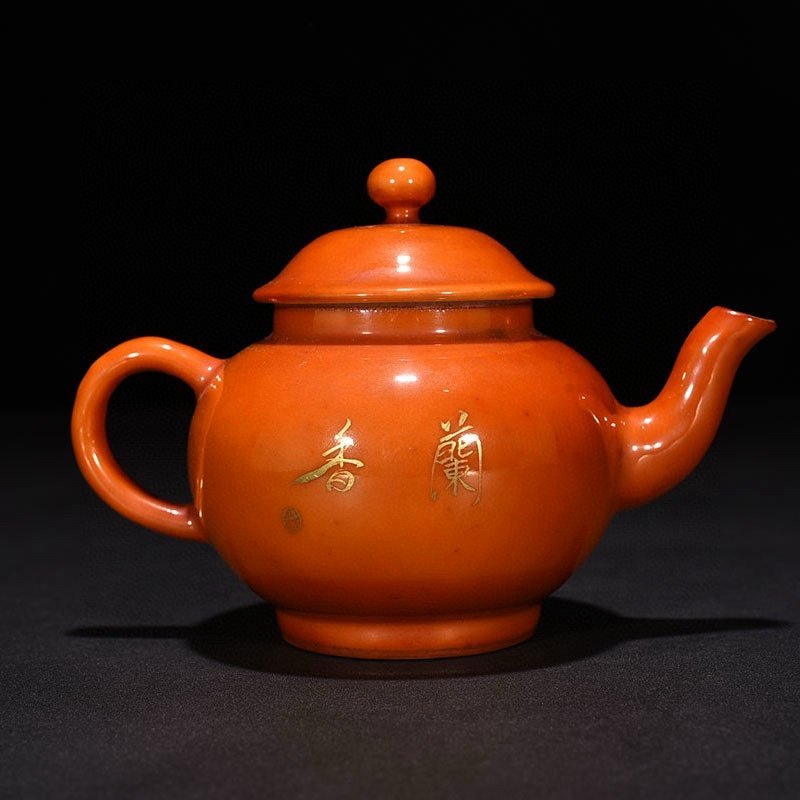 Qing Dynasty Qianlong alum red with white orchid pattern pot