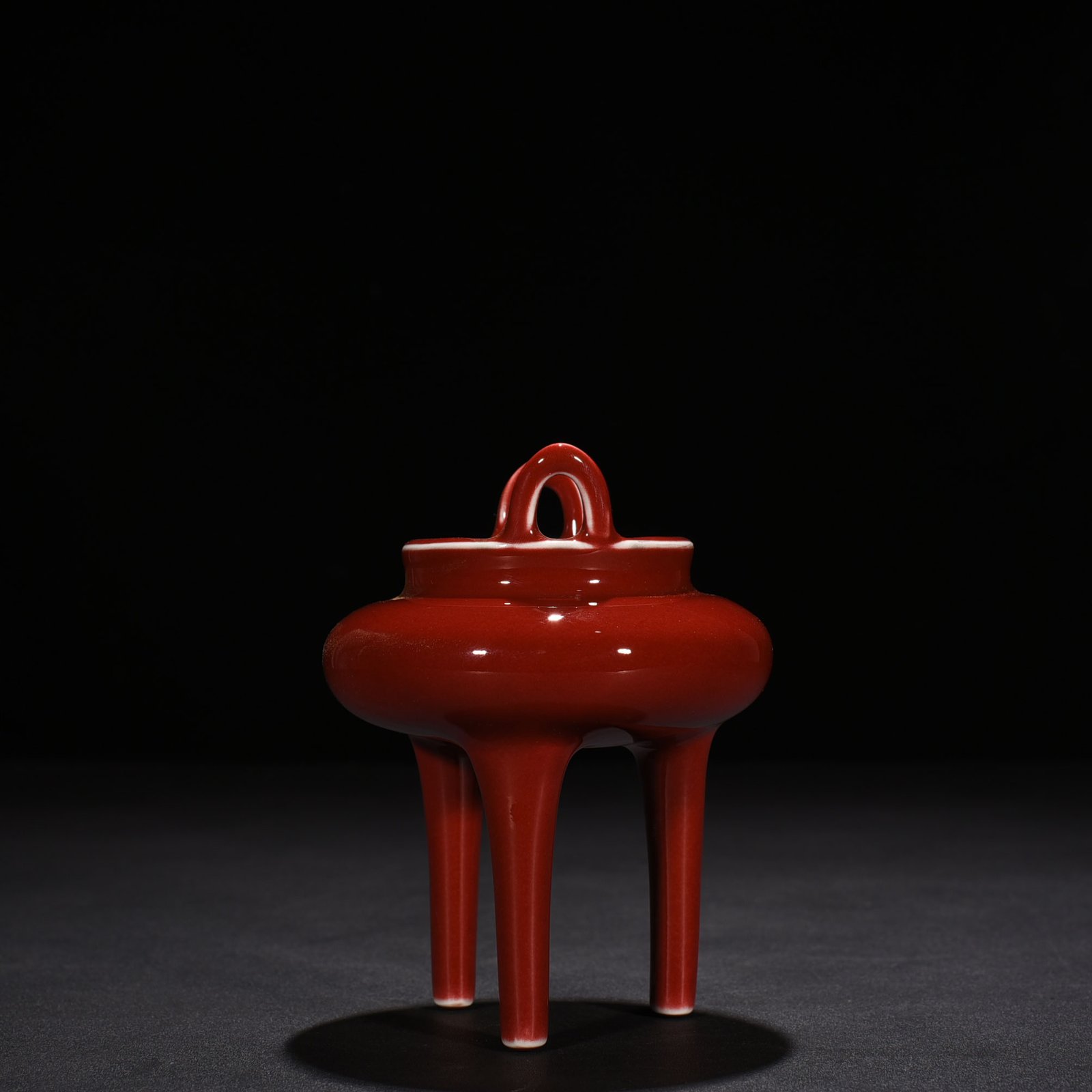 Qing Dynasty Qianlong Festival red-glazed three-legged stove
