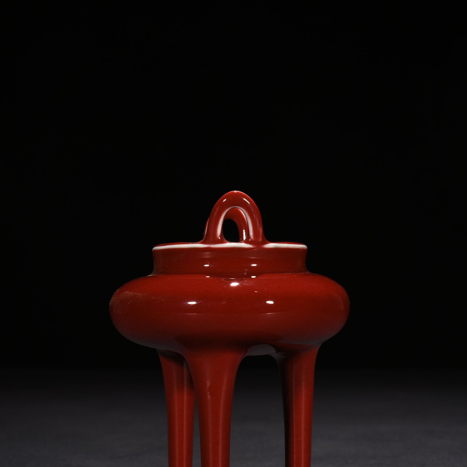 Qing Dynasty Qianlong Festival red-glazed three-legged stove