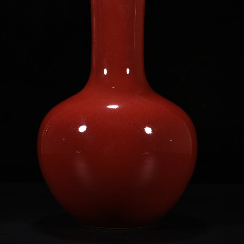 Qing Dynasty Qianlong Festival red-glazed celestial sphere vase