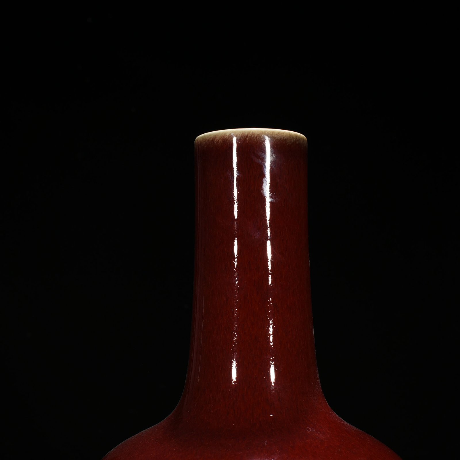Qing Dynasty Qianlong Festival red-glazed celestial sphere vase