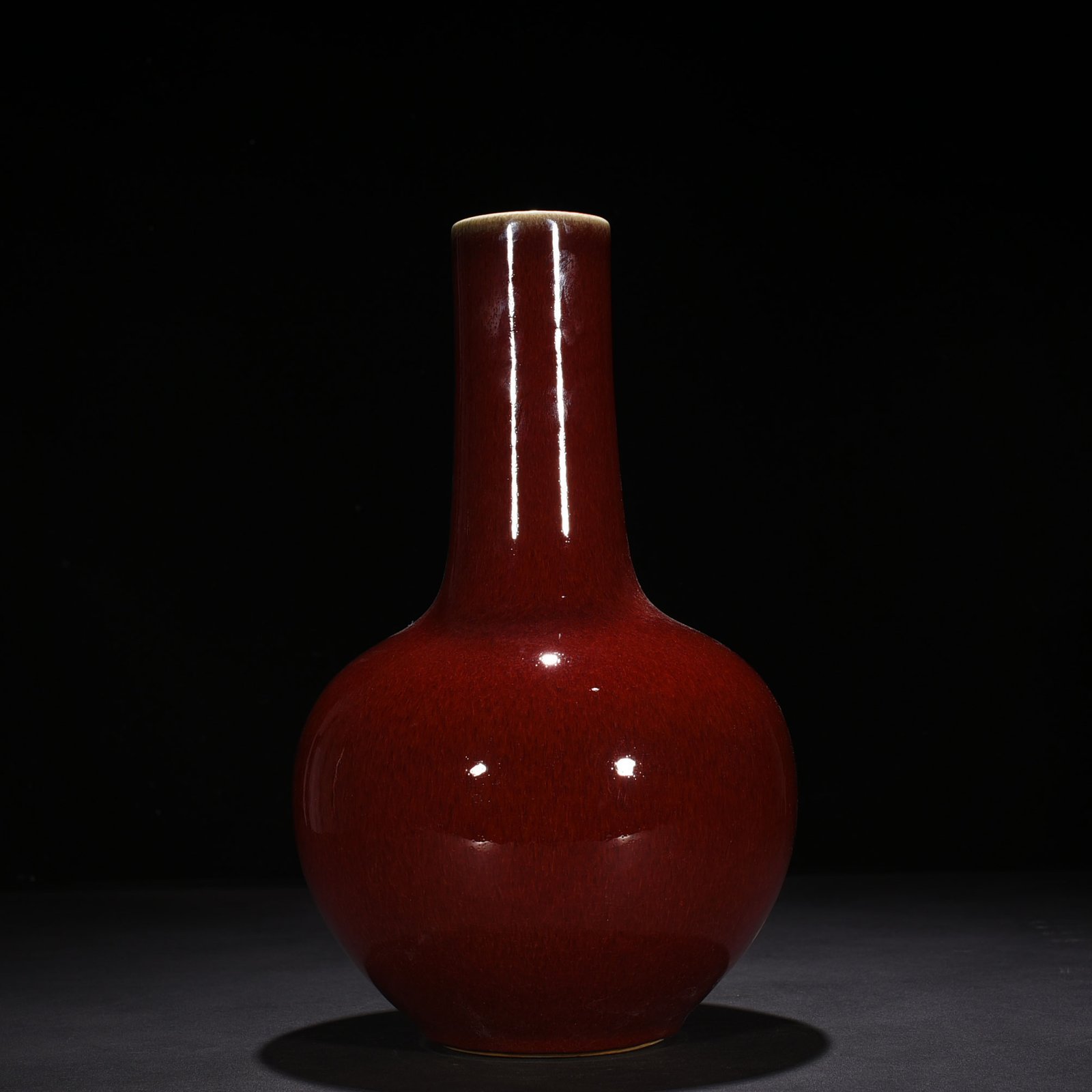 Qing Dynasty Qianlong Festival red-glazed celestial sphere vase