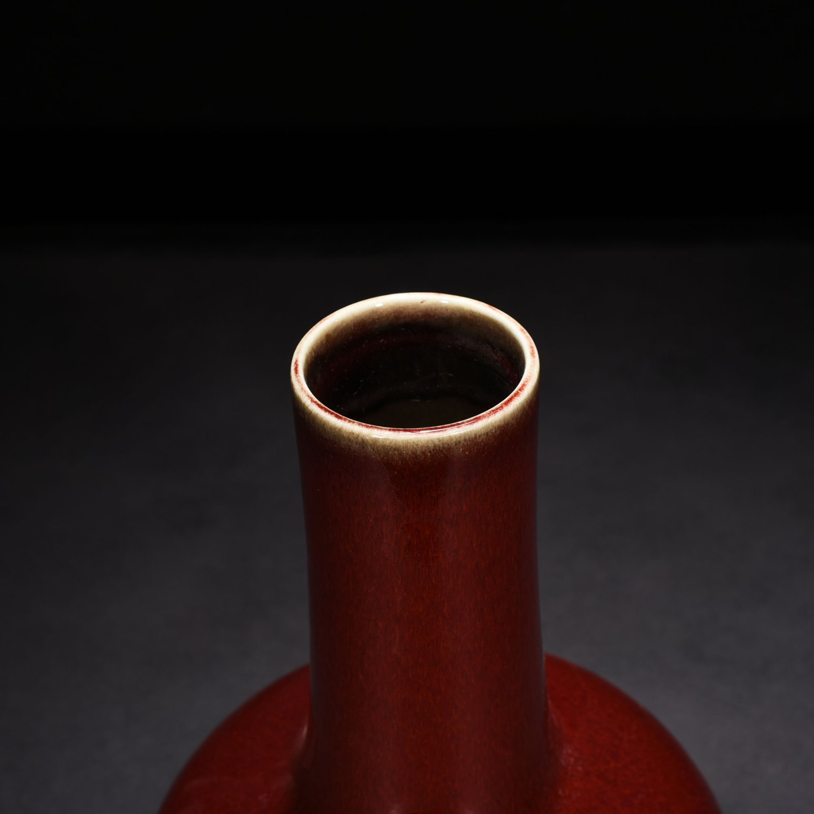 Qing Dynasty Qianlong Festival red-glazed celestial sphere vase