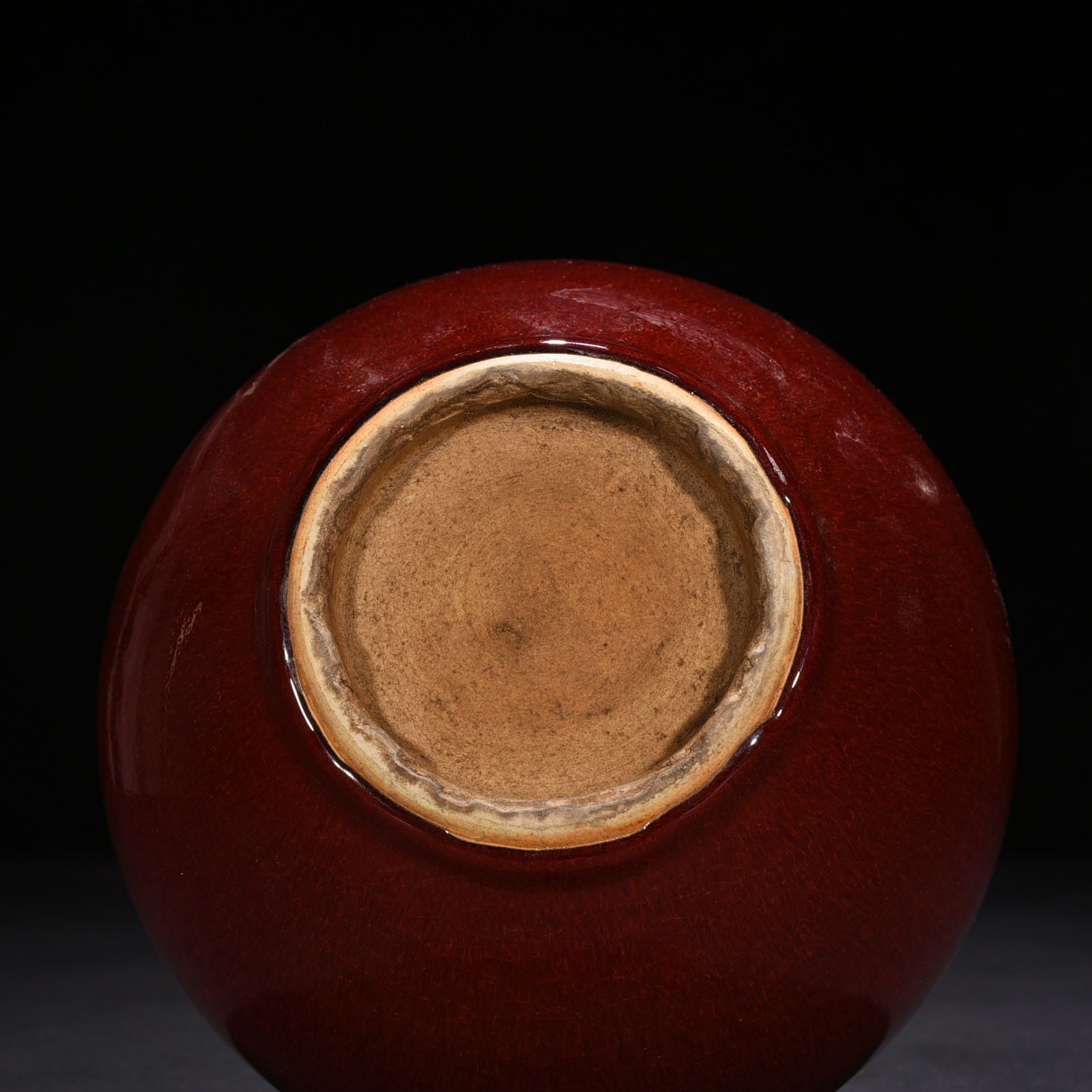 Qing Dynasty Qianlong Festival red-glazed celestial sphere vase