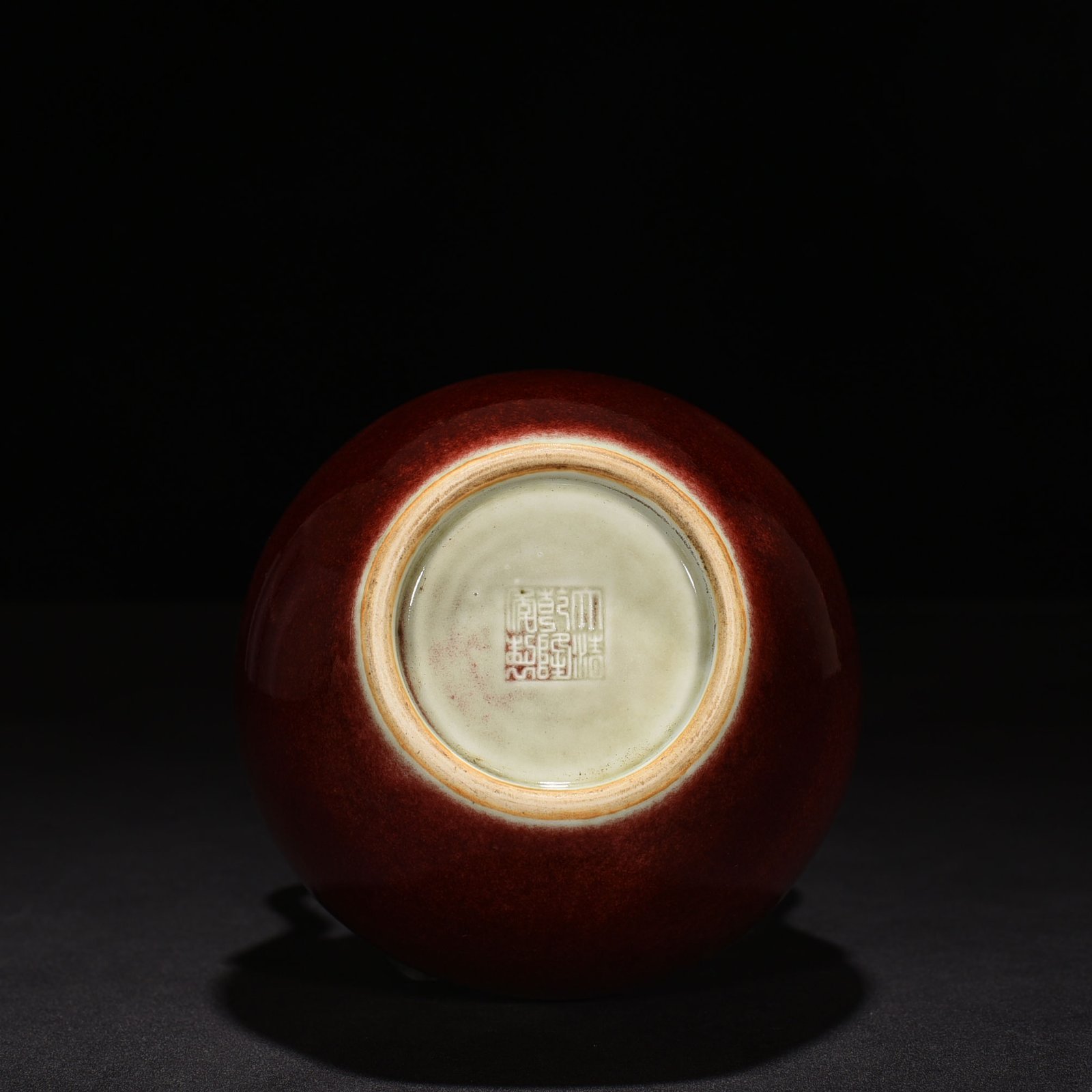 Qing Dynasty Qianlong Festival red glaze Ruyi ear garlic vase