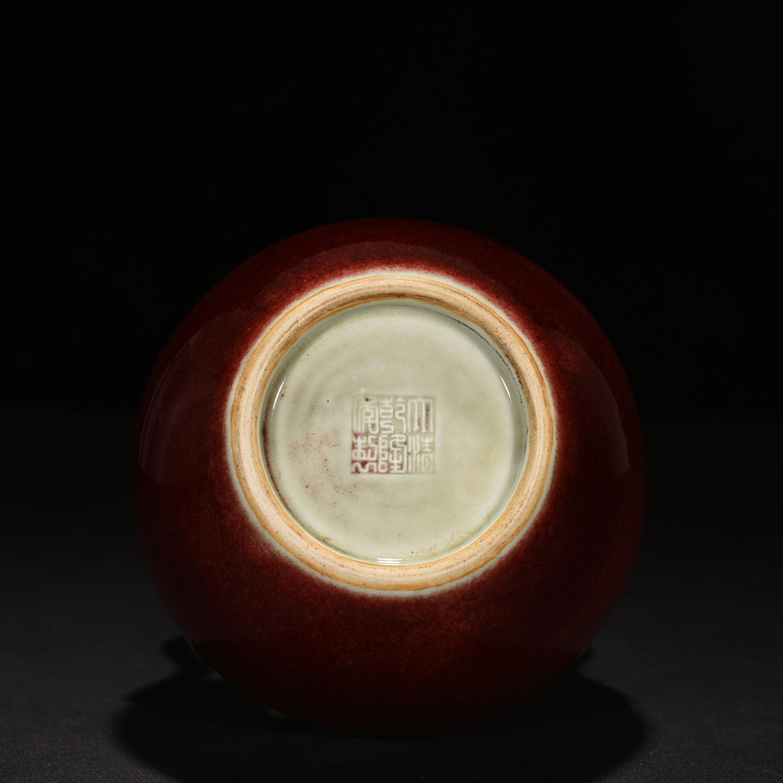 Qing Dynasty Qianlong Festival red glaze Ruyi ear garlic vase