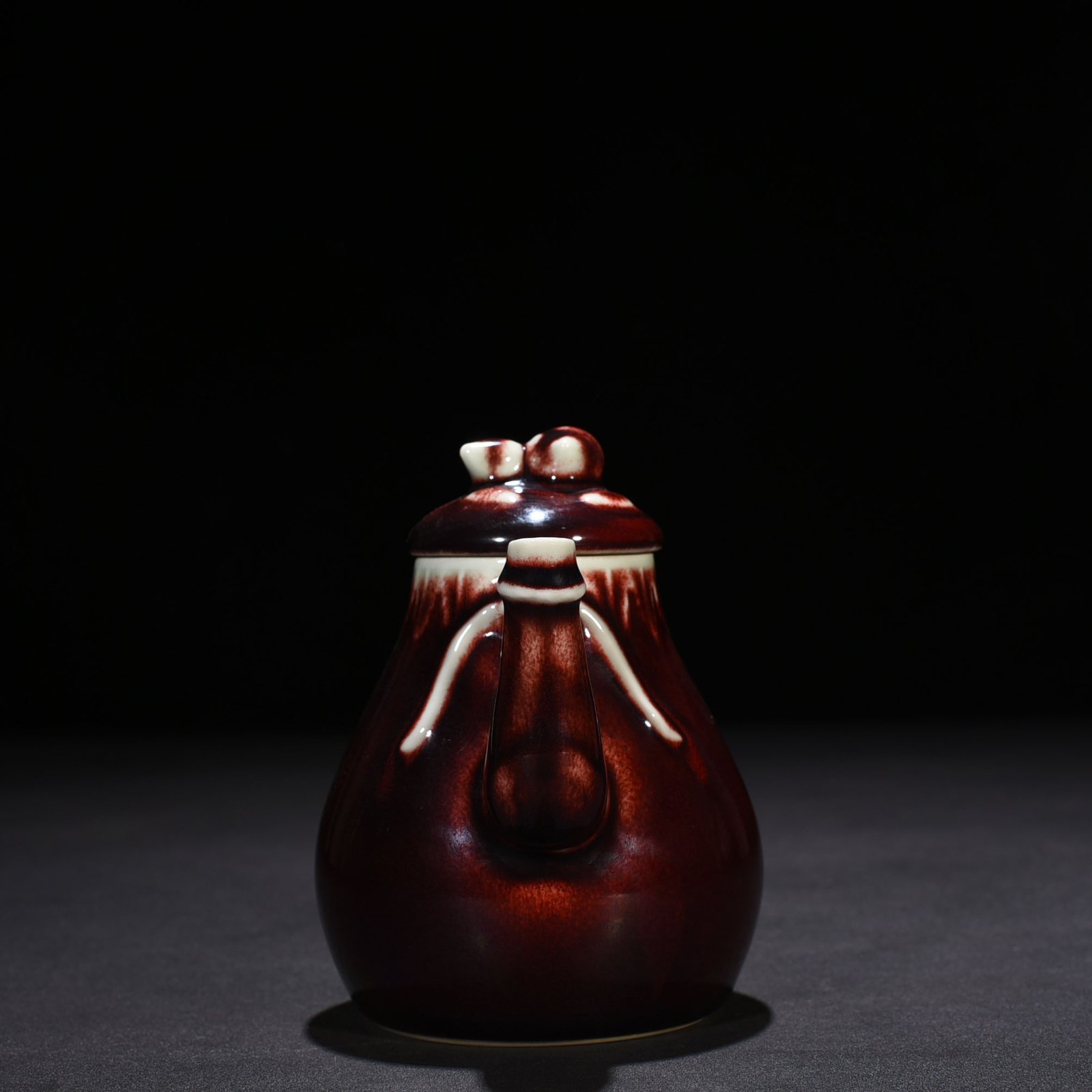 Qing Dynasty Qianlong Festival red-glazed ruby ​​red teapot
