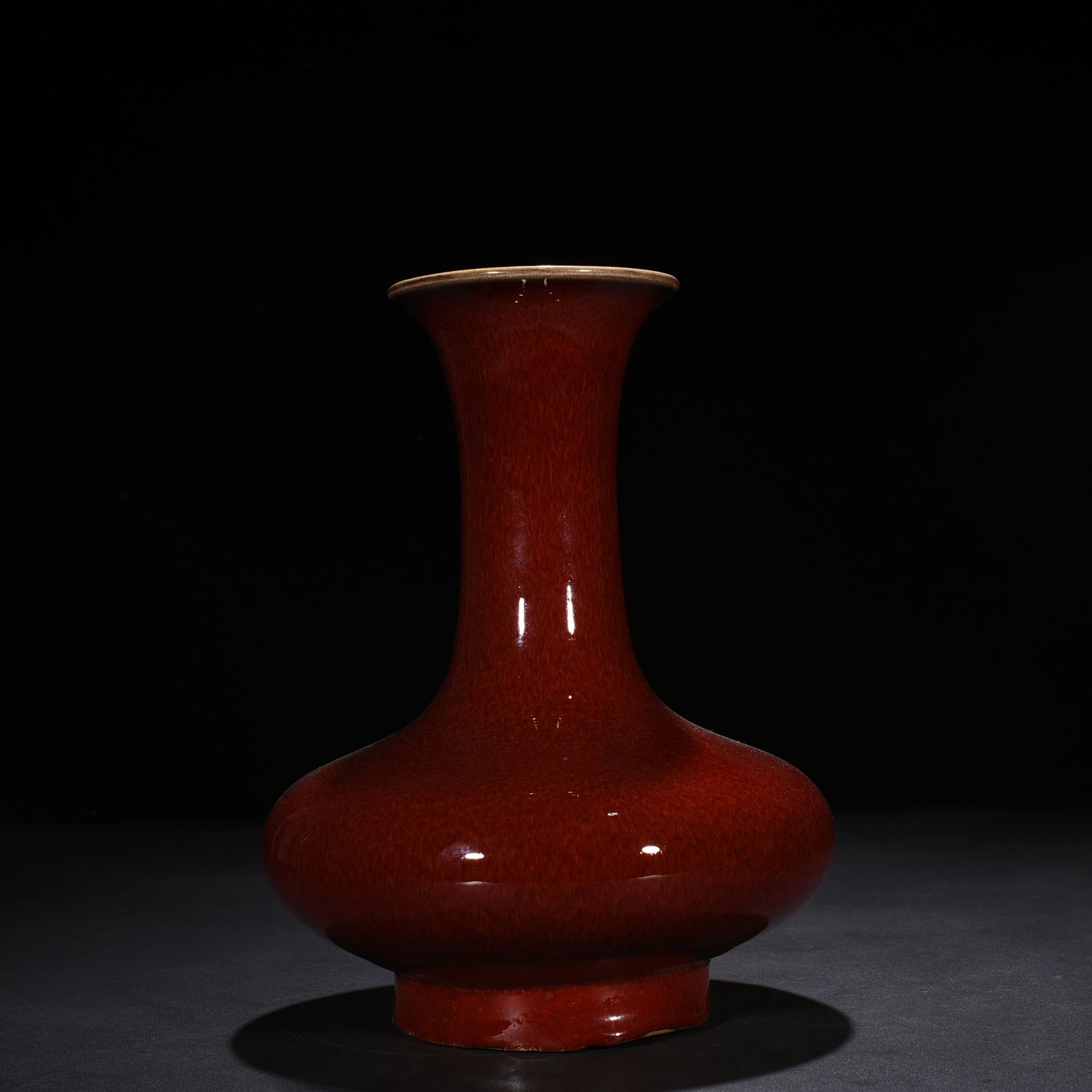 Qing Dynasty Qianlong period of the Red-glazed flat-bellied vase from the