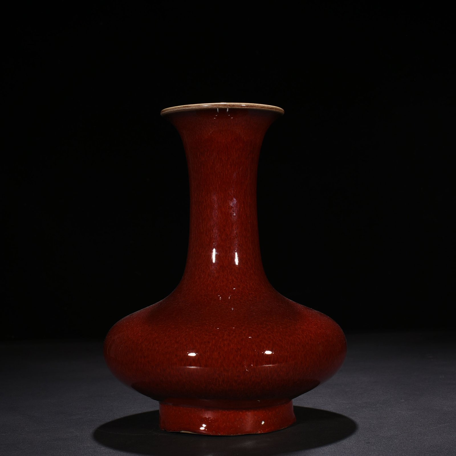 Qing Dynasty Qianlong period of the Red-glazed flat-bellied vase from the