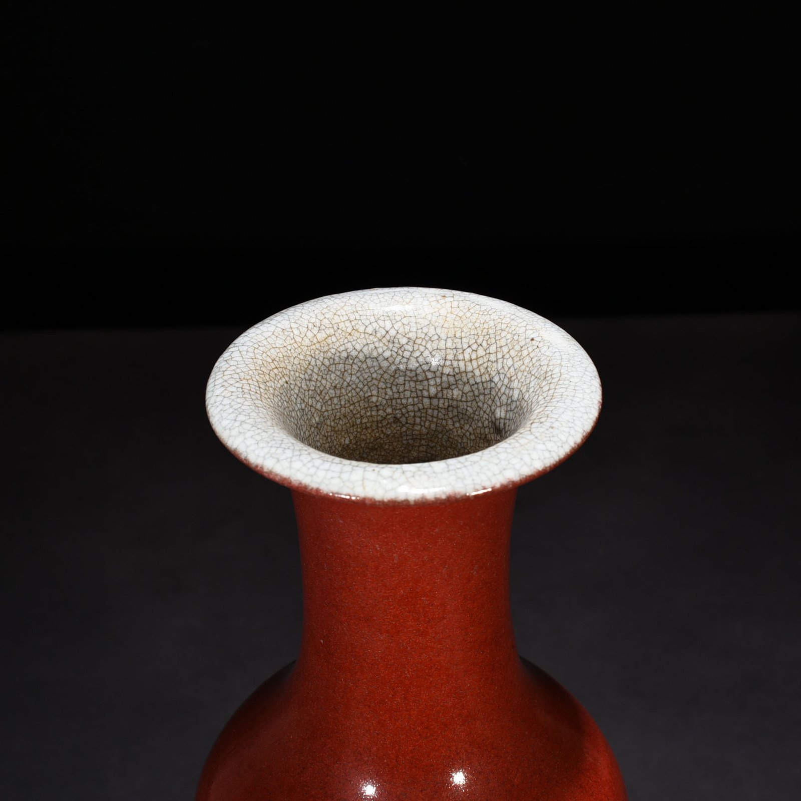 Qing Dynasty Qianlong memorial red glaze vase