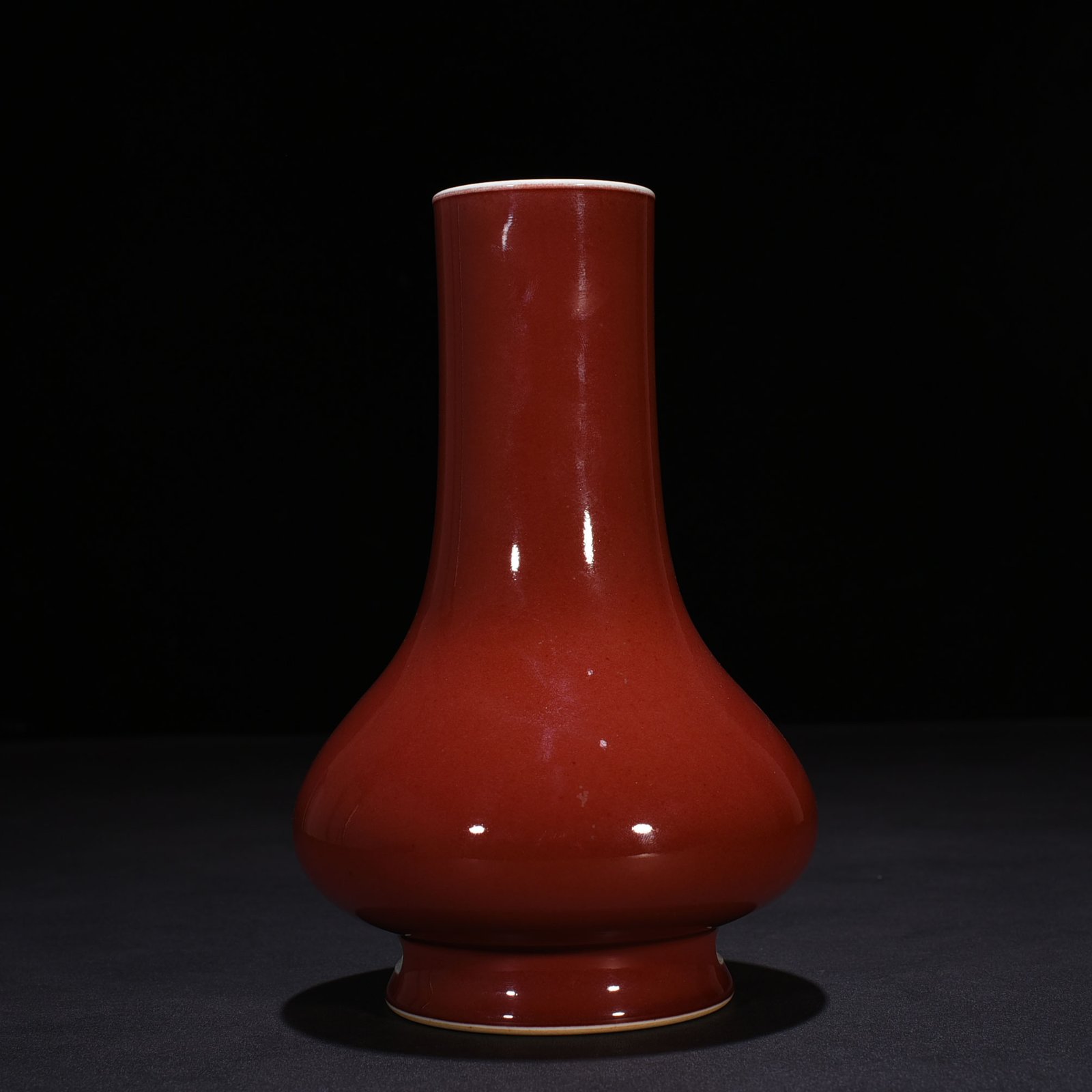 Qing Dynasty Qianlong Festival Red Glaze Straight Neck Vase
