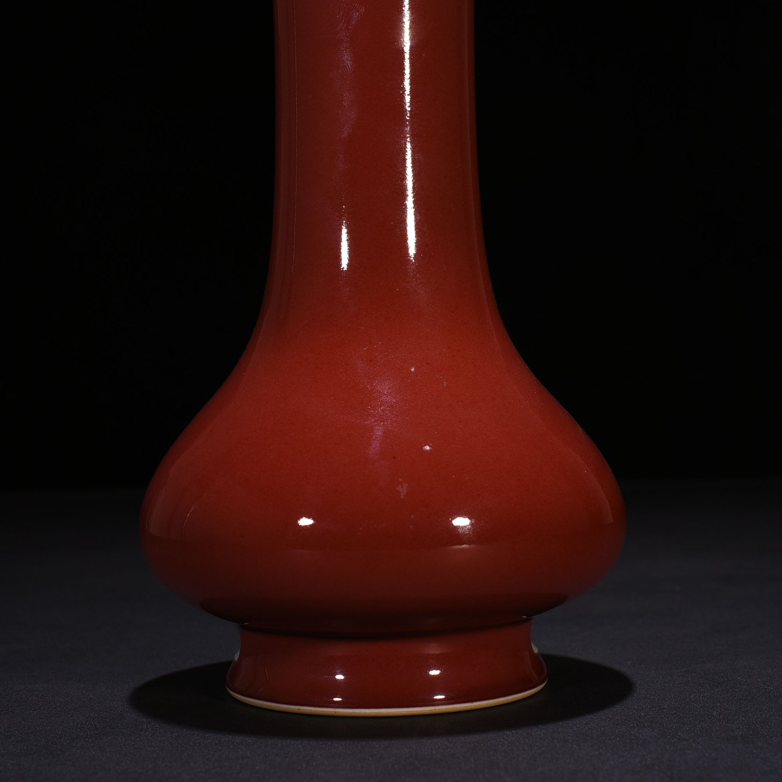 Qing Dynasty Qianlong Festival Red Glaze Straight Neck Vase