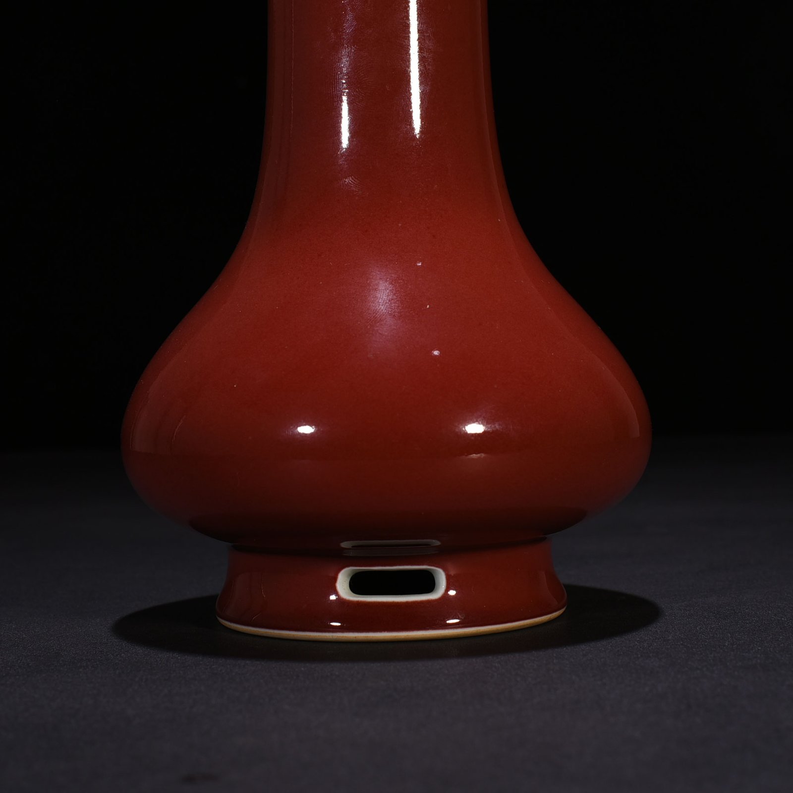 Qing Dynasty Qianlong Festival Red Glaze Straight Neck Vase