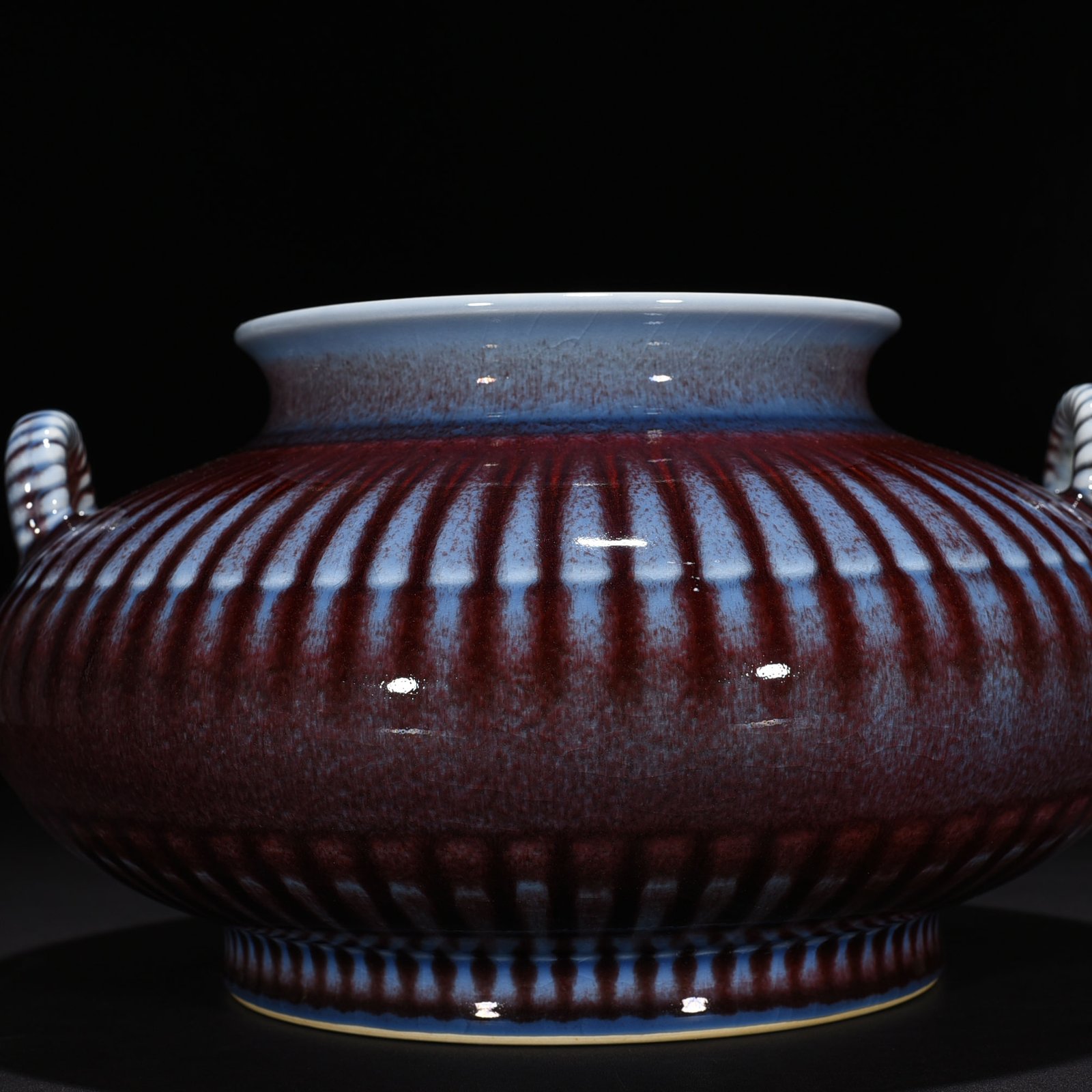 Qing Dynasty Qianlong Festival red glaze kiln-turned double-series fish basket statue