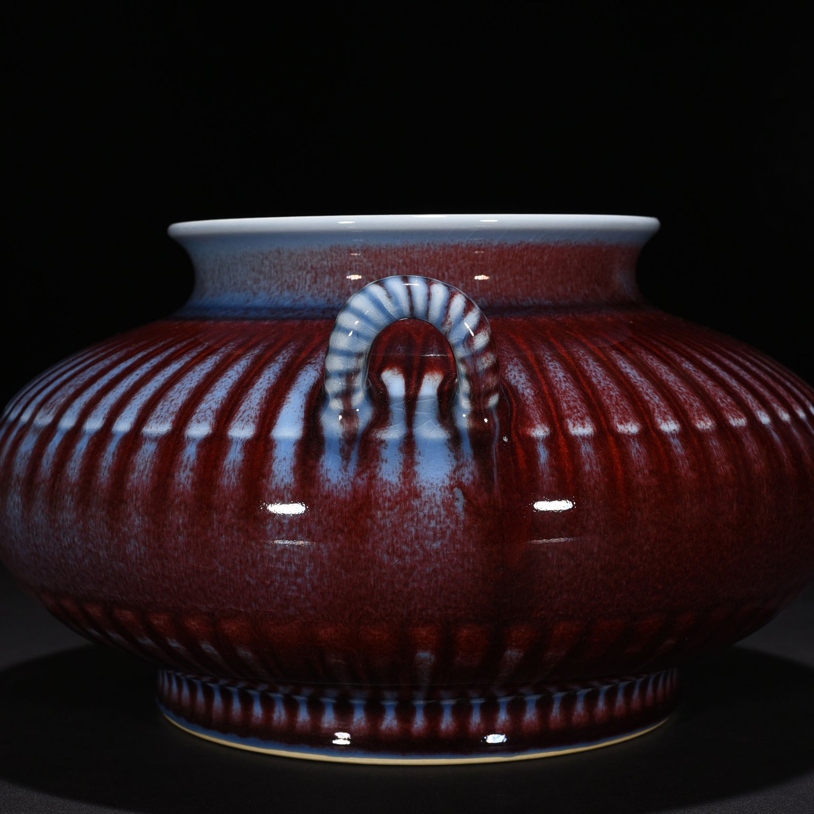Qing Dynasty Qianlong Festival red glaze kiln-turned double-series fish basket statue