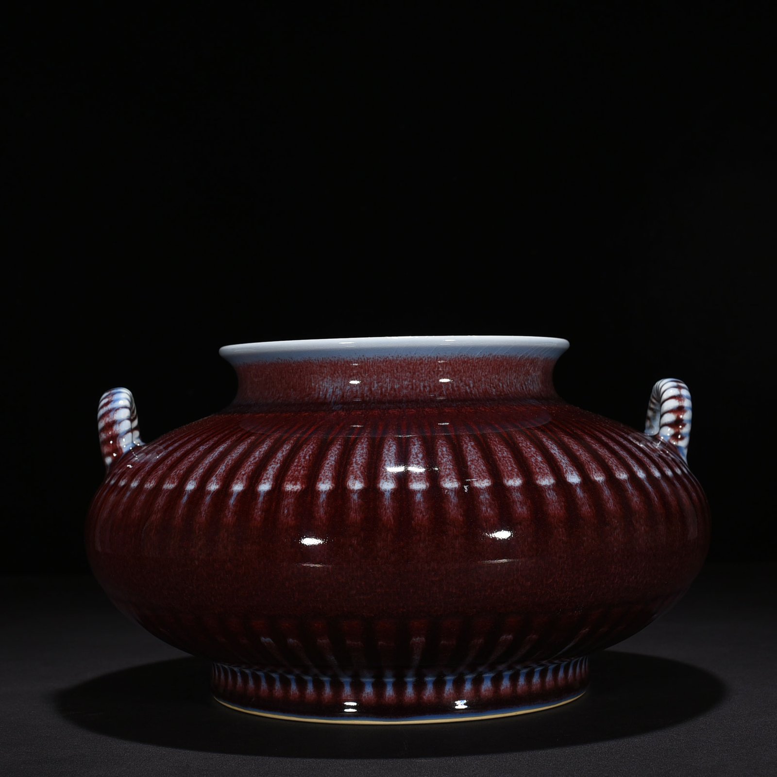 Qing Dynasty Qianlong Festival red glaze kiln-turned double-series fish basket statue