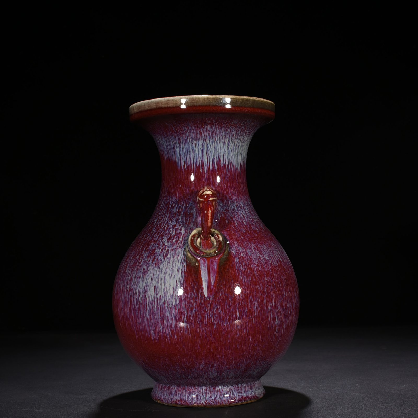 Qing Dynasty Qianlong Festival red glaze kiln-turned amphora