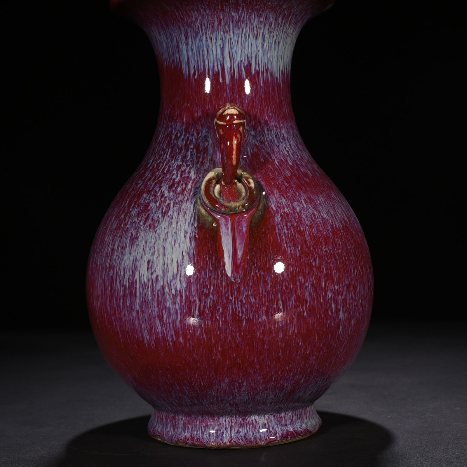 Qing Dynasty Qianlong Festival red glaze kiln-turned amphora