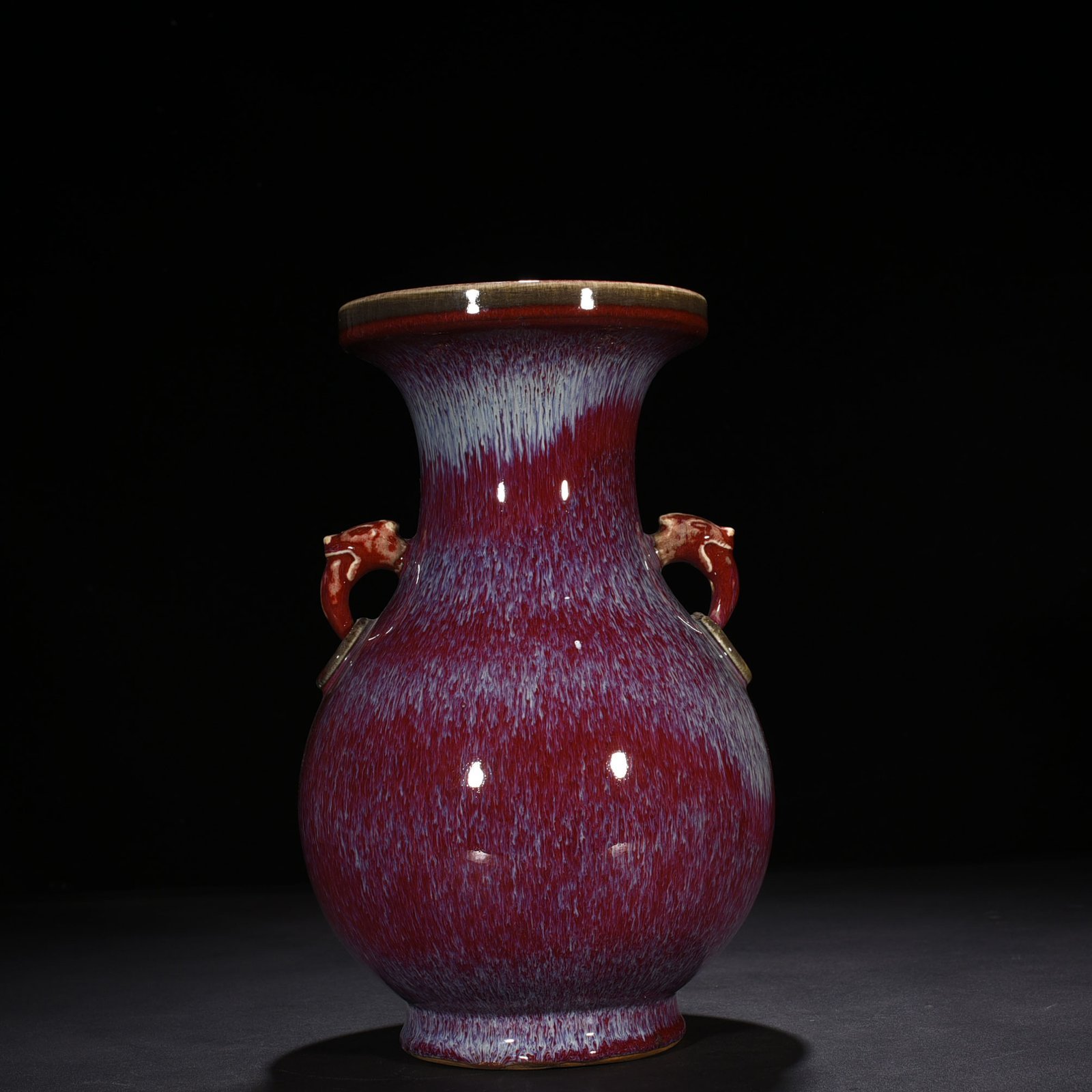 Qing Dynasty Qianlong Festival red glaze kiln-turned amphora