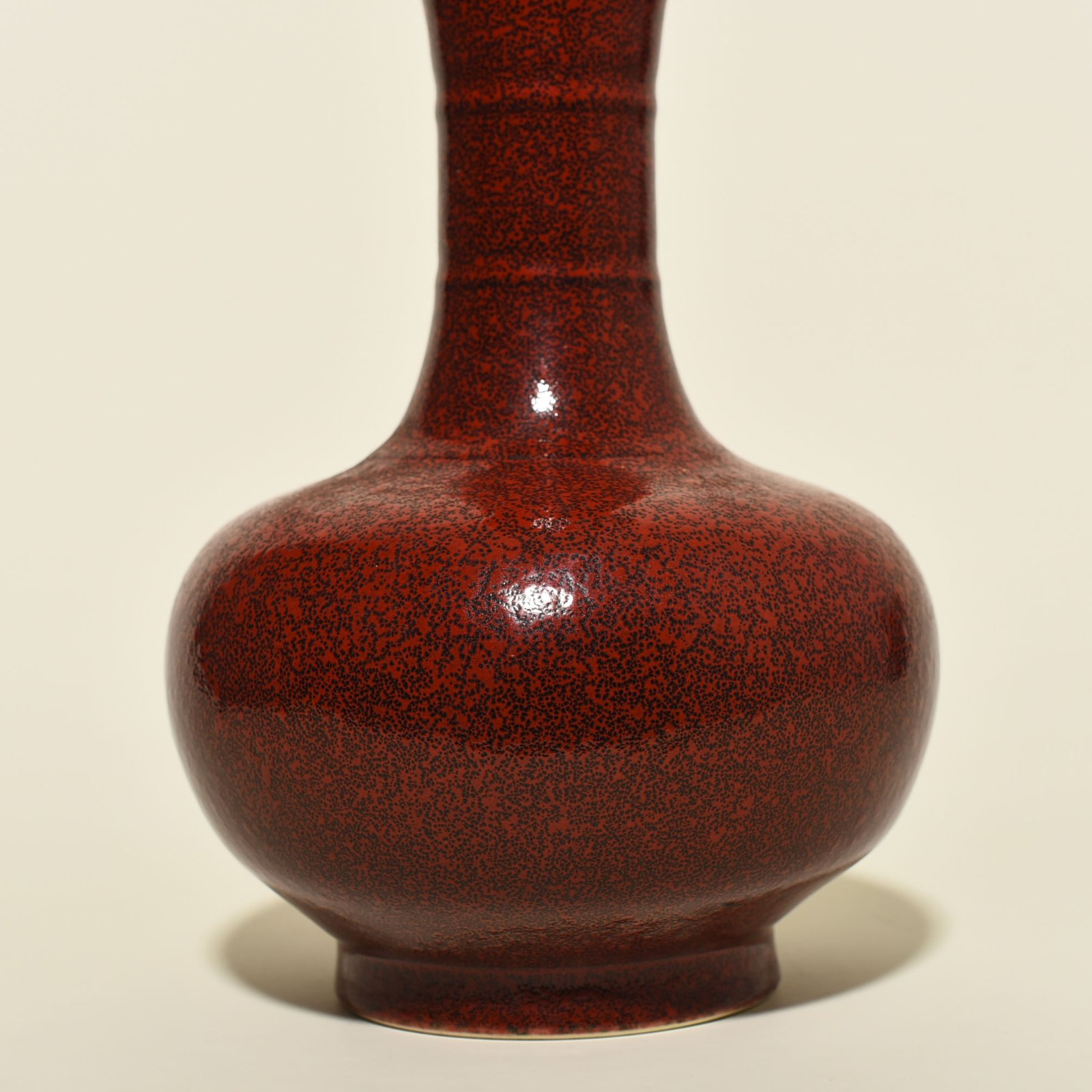 Qing Dynasty Qianlong Festival red glaze kiln plate mouth vase
