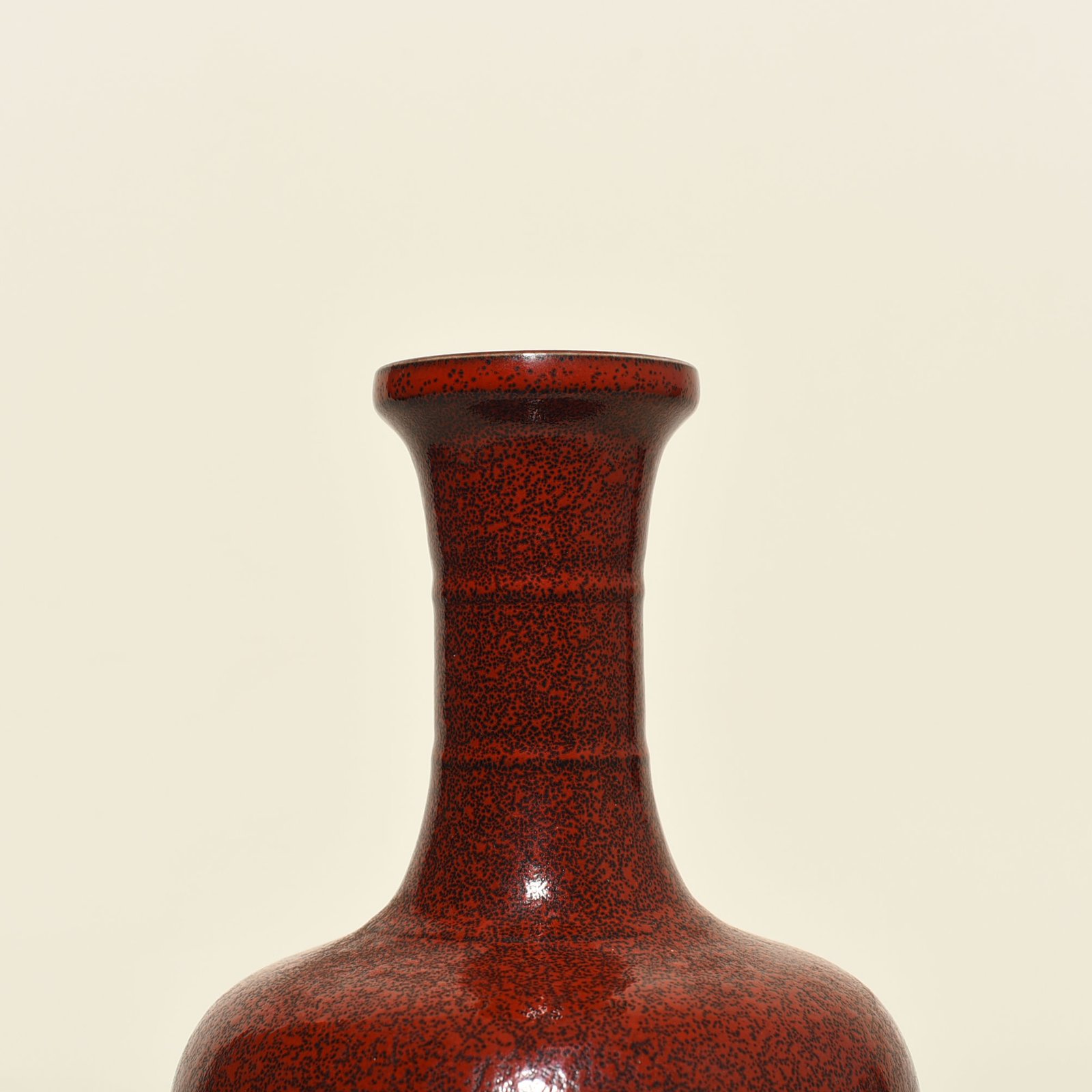 Qing Dynasty Qianlong Festival red glaze kiln plate mouth vase