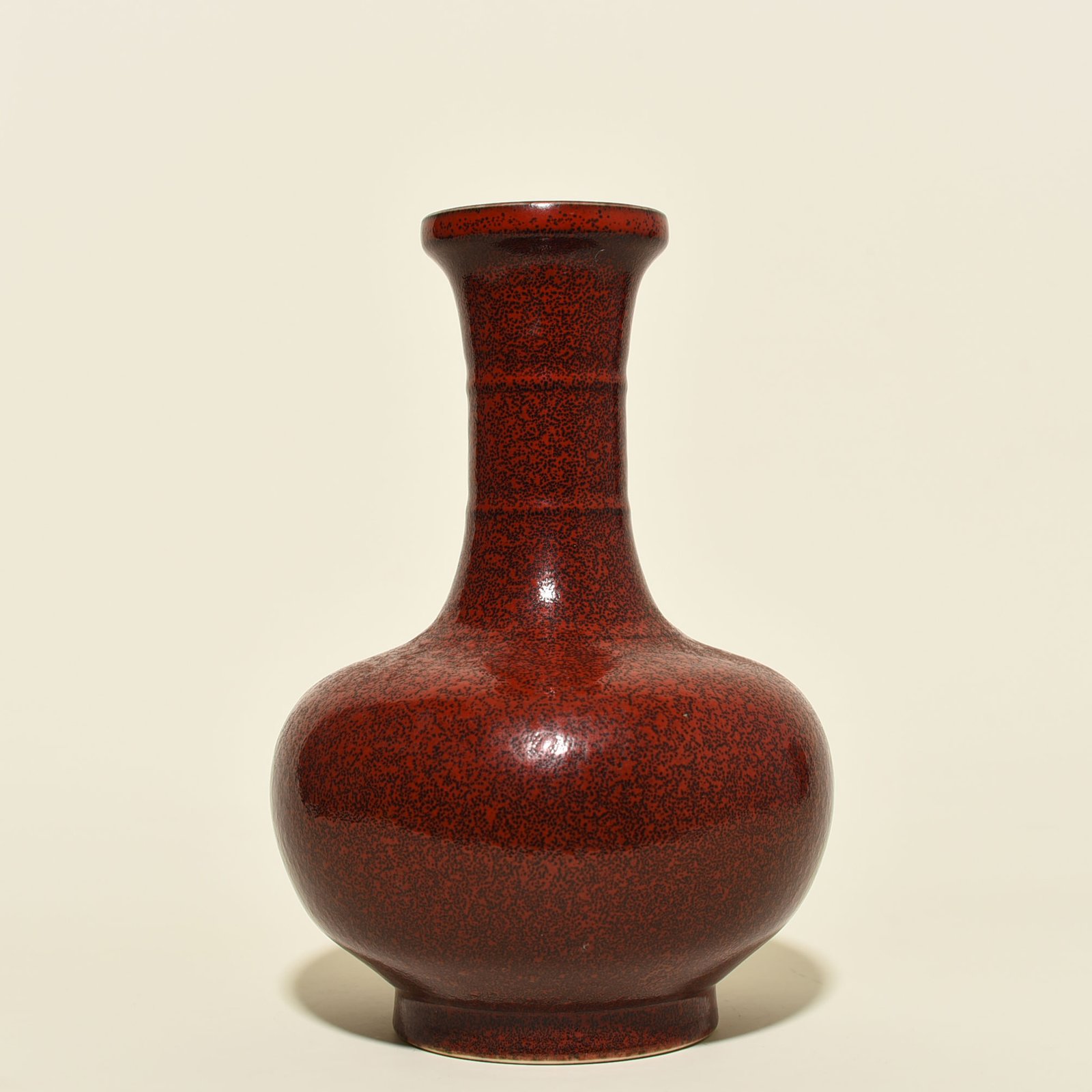 Qing Dynasty Qianlong Festival red glaze kiln plate mouth vase