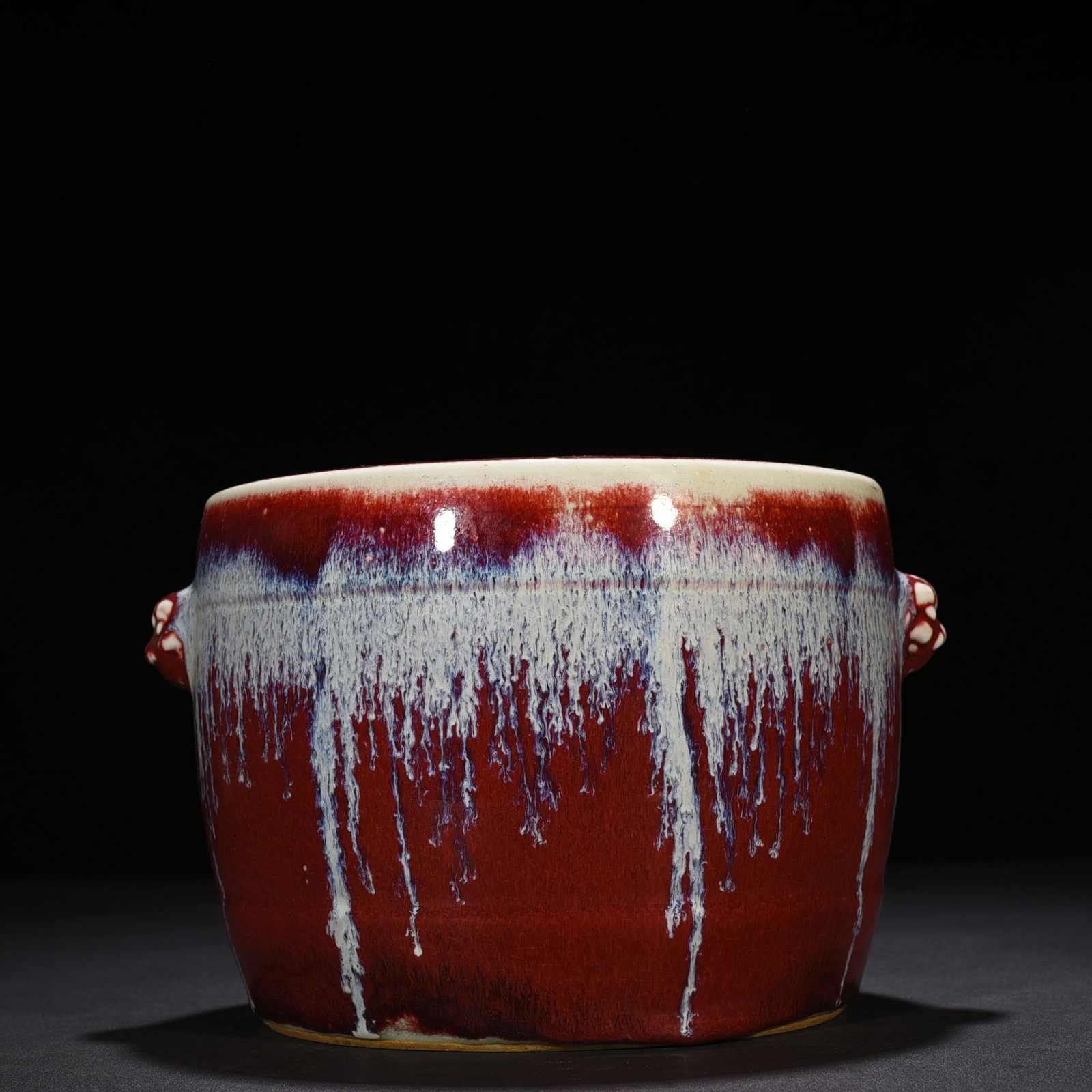 Qing Dynasty Qianlong reign of the Red glaze kiln vat made during the