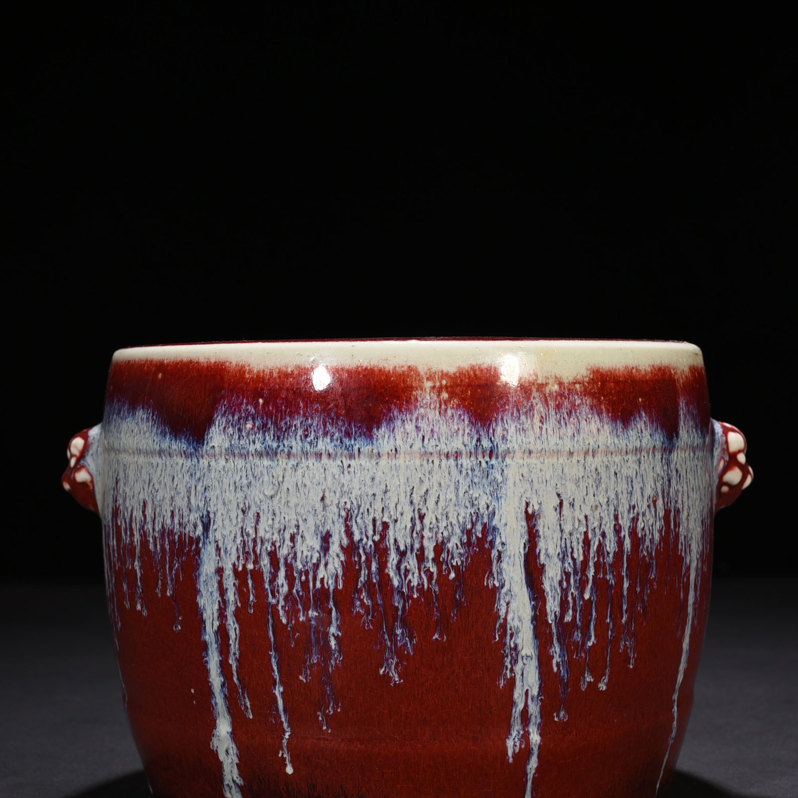 Qing Dynasty Qianlong reign of the Red glaze kiln vat made during the