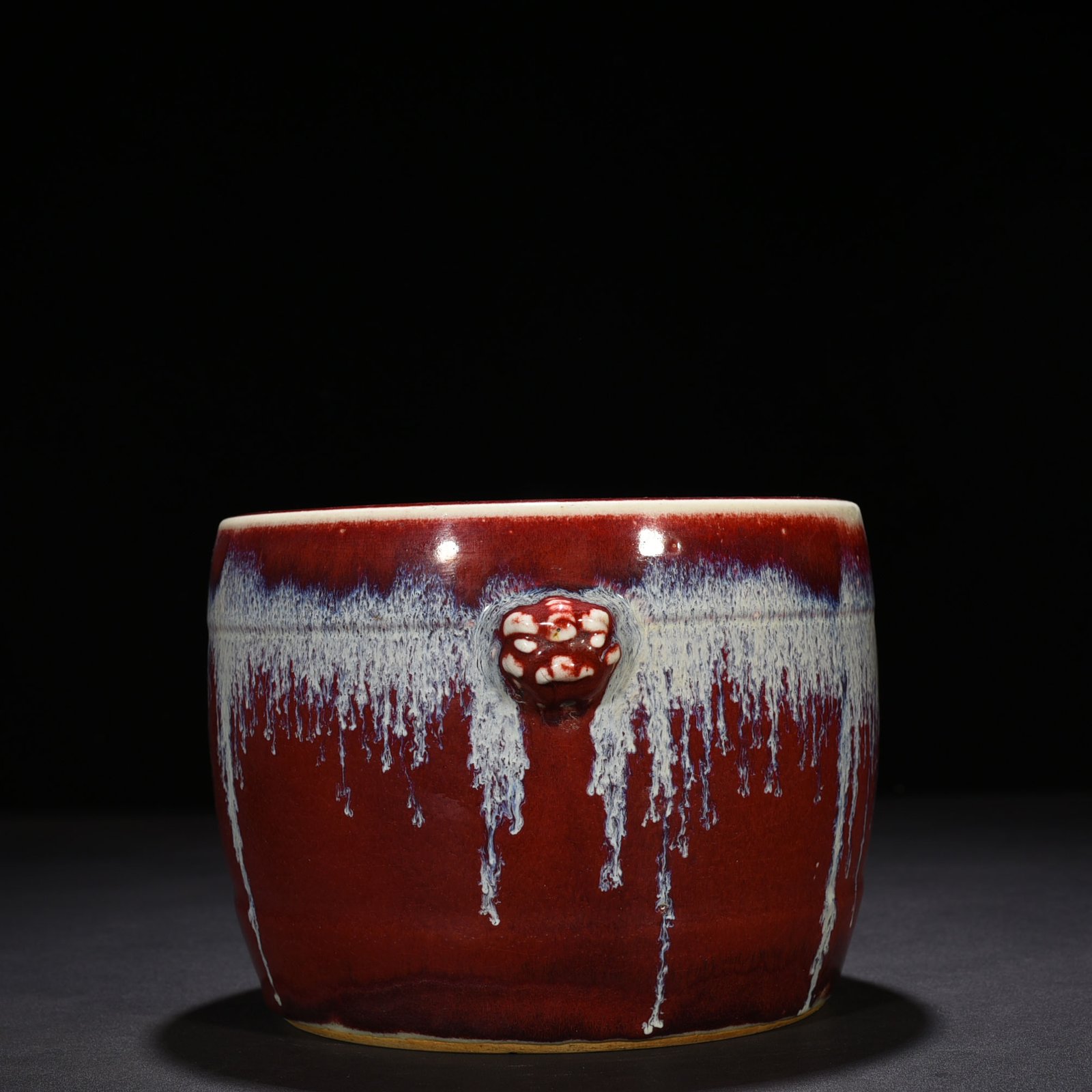 Qing Dynasty Qianlong reign of the Red glaze kiln vat made during the