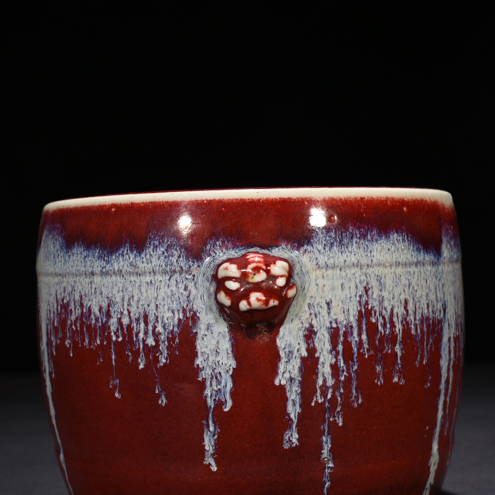 Qing Dynasty Qianlong reign of the Red glaze kiln vat made during the