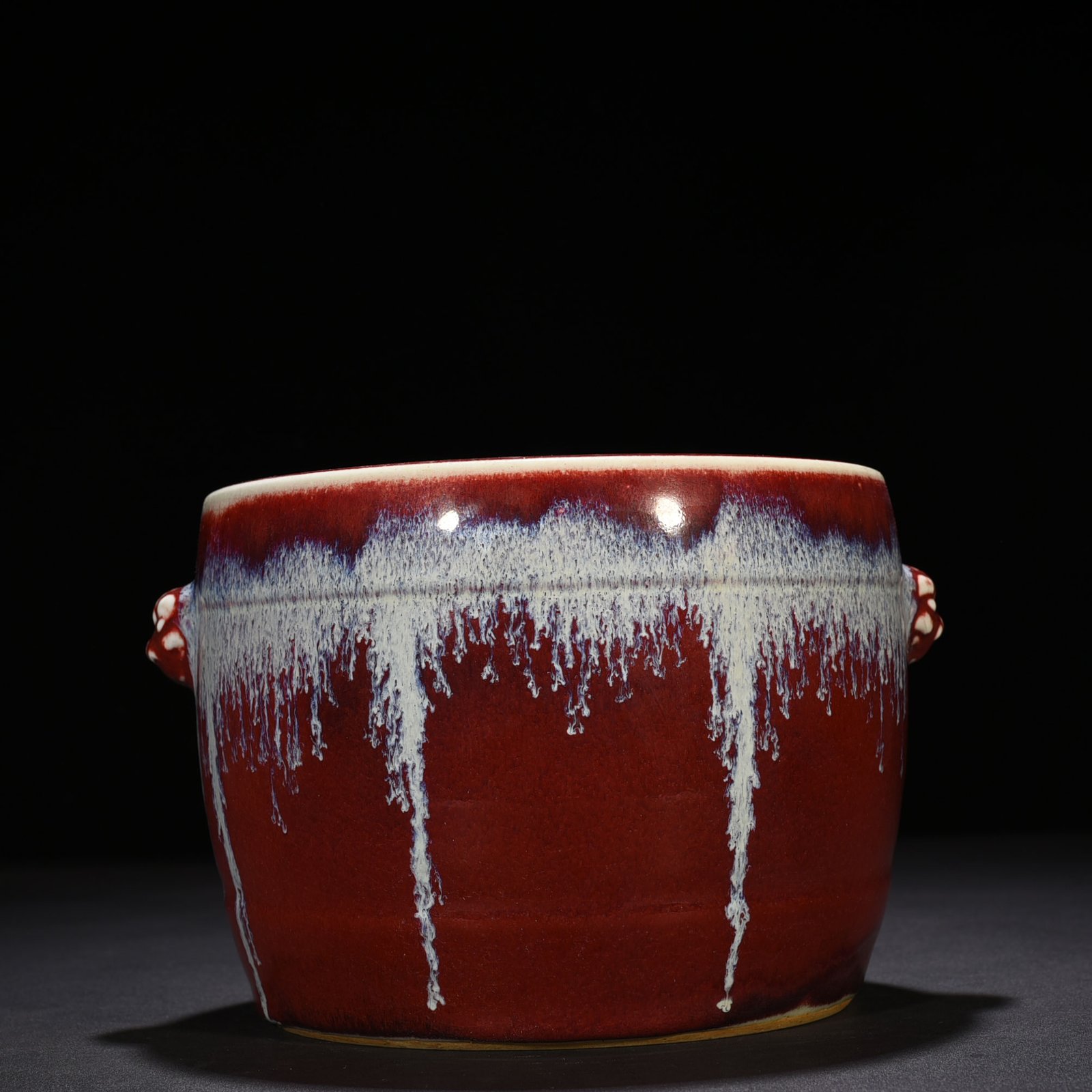 Qing Dynasty Qianlong reign of the Red glaze kiln vat made during the