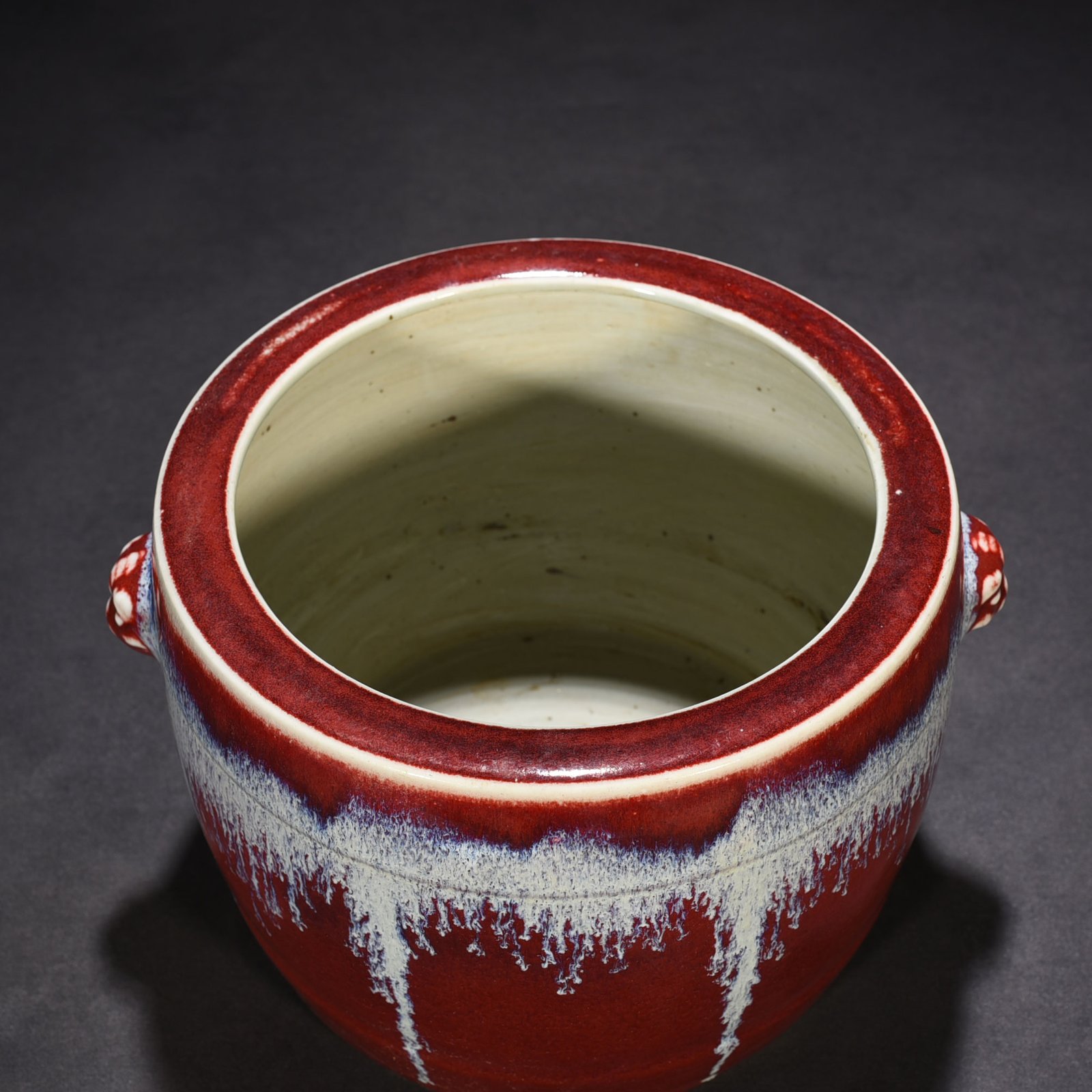 Qing Dynasty Qianlong reign of the Red glaze kiln vat made during the