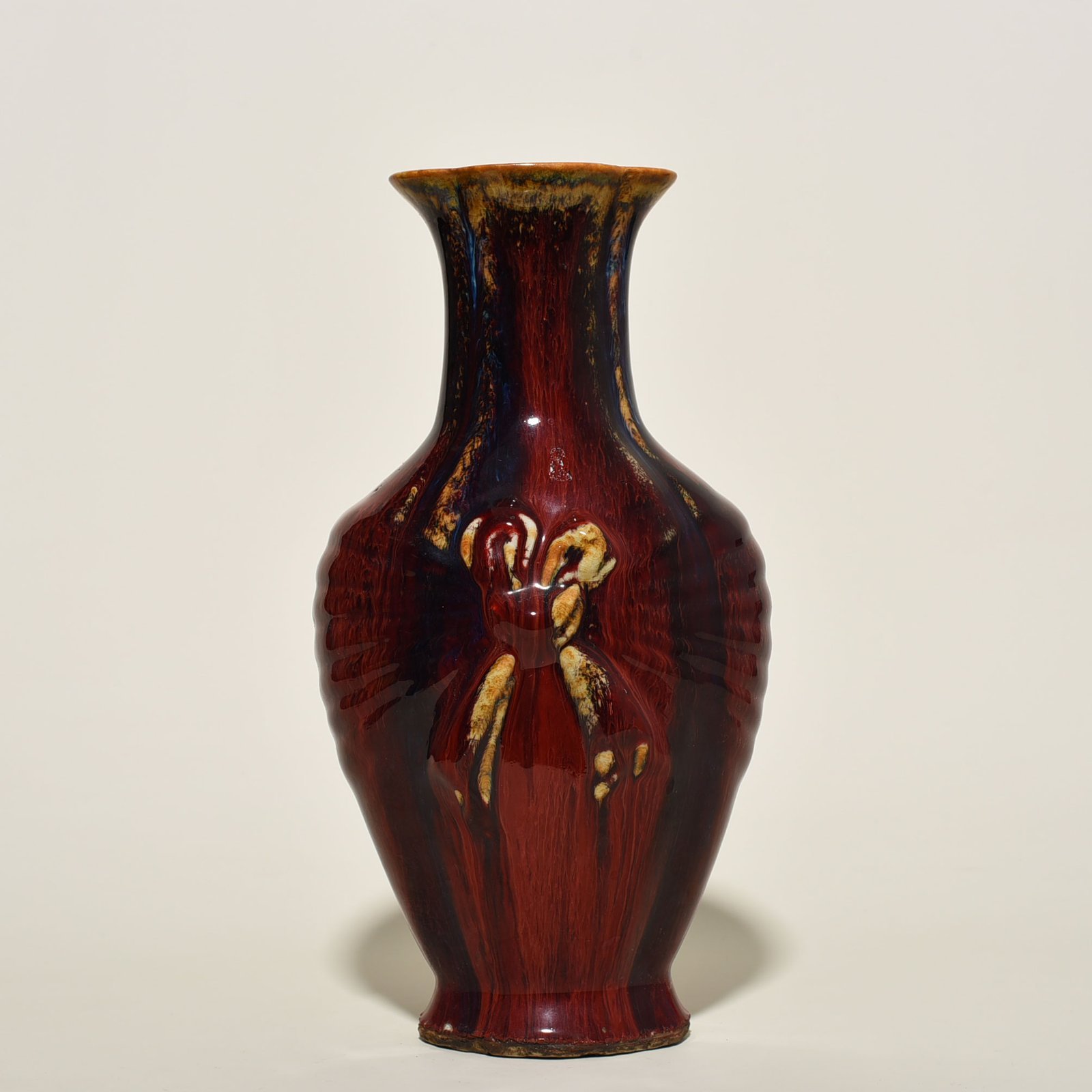 Qing Dynasty Qianlong Festival red glaze kiln-turned brocade flat vase