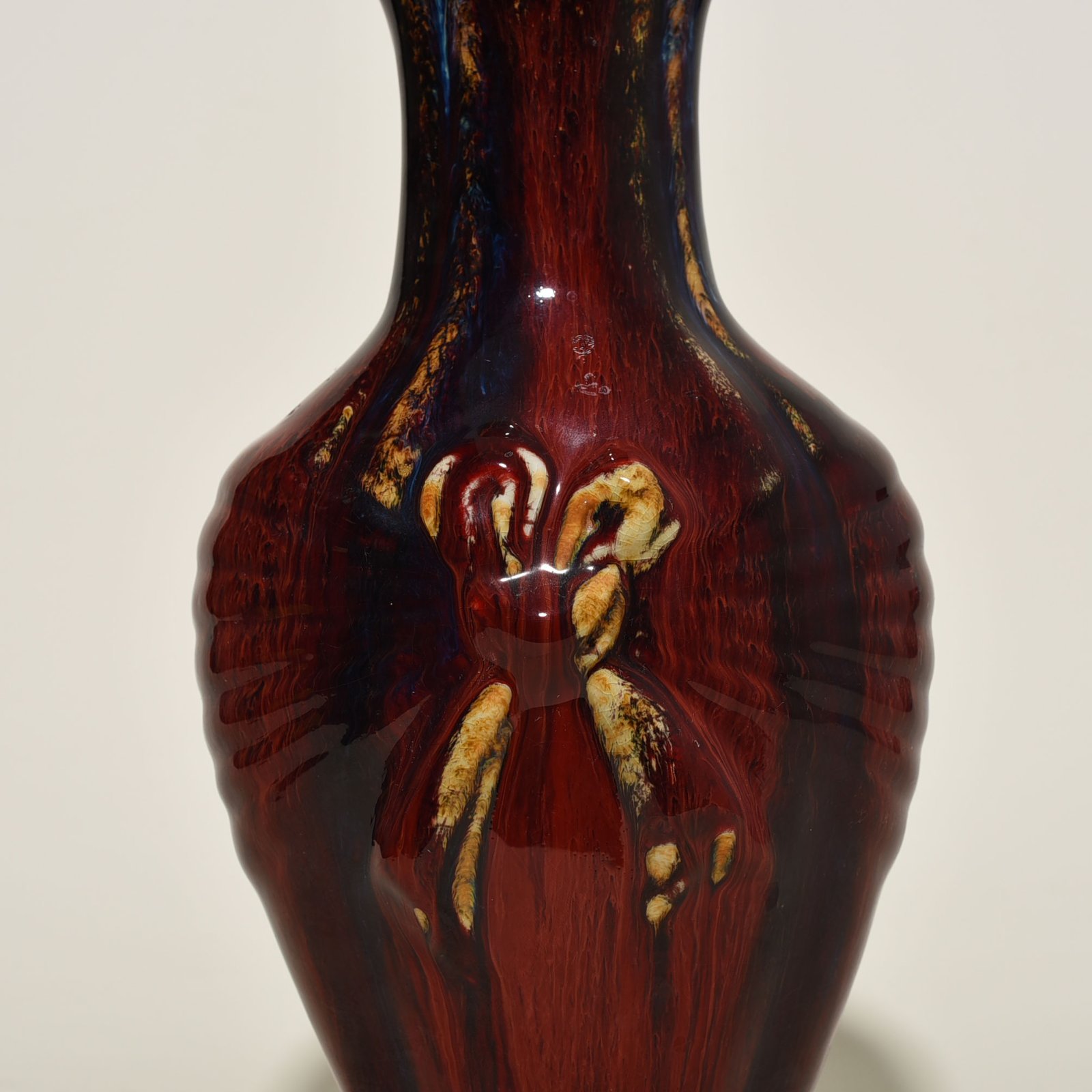Qing Dynasty Qianlong Festival red glaze kiln-turned brocade flat vase
