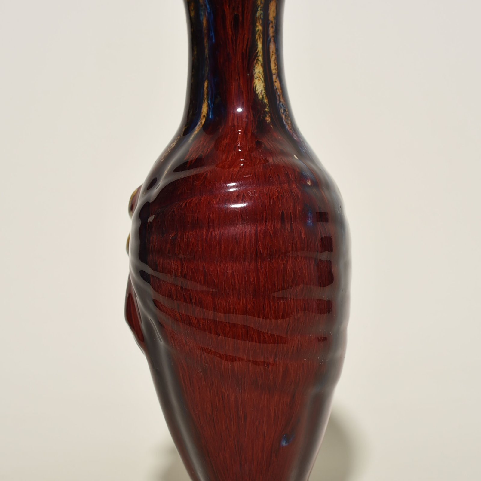 Qing Dynasty Qianlong Festival red glaze kiln-turned brocade flat vase
