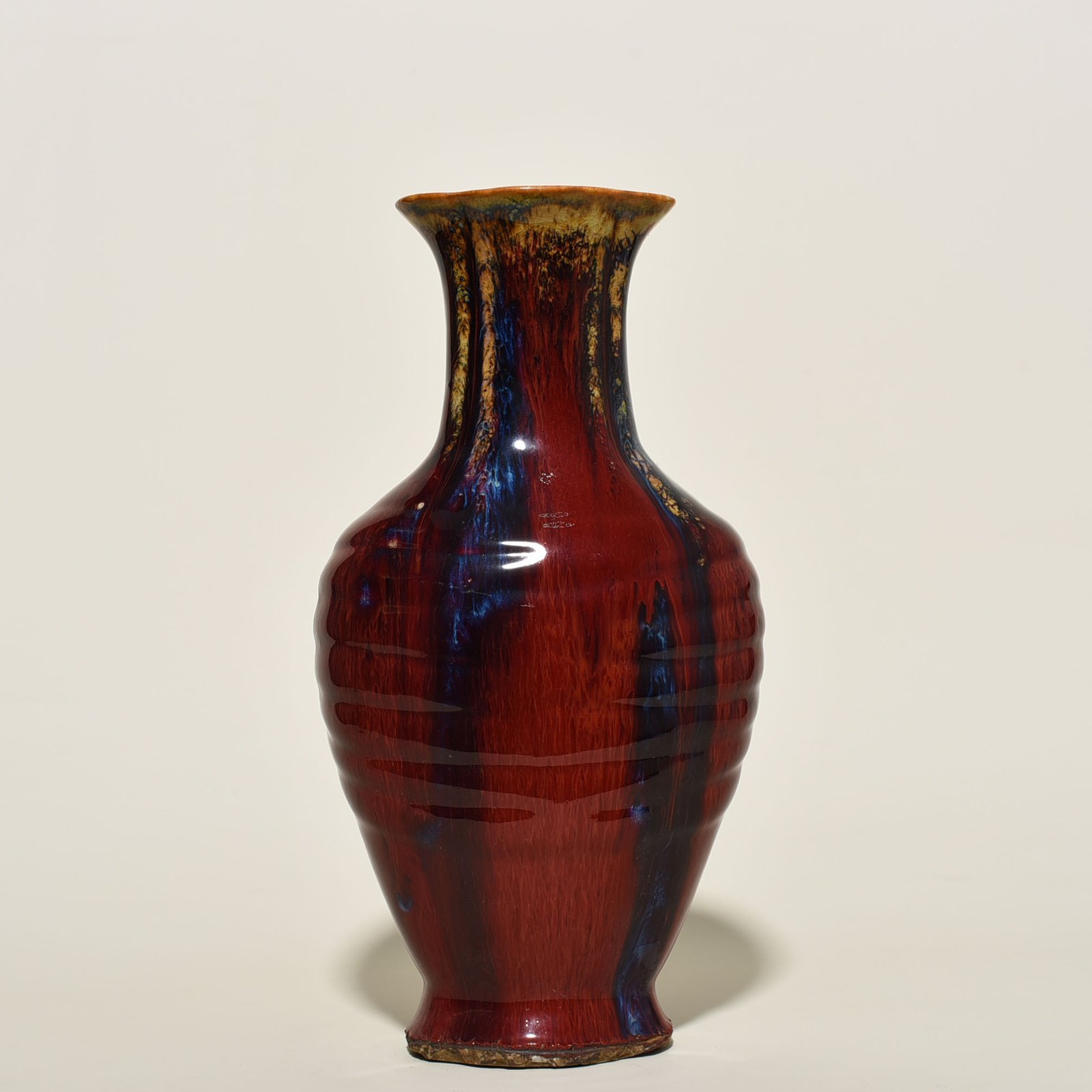 Qing Dynasty Qianlong Festival red glaze kiln-turned brocade flat vase