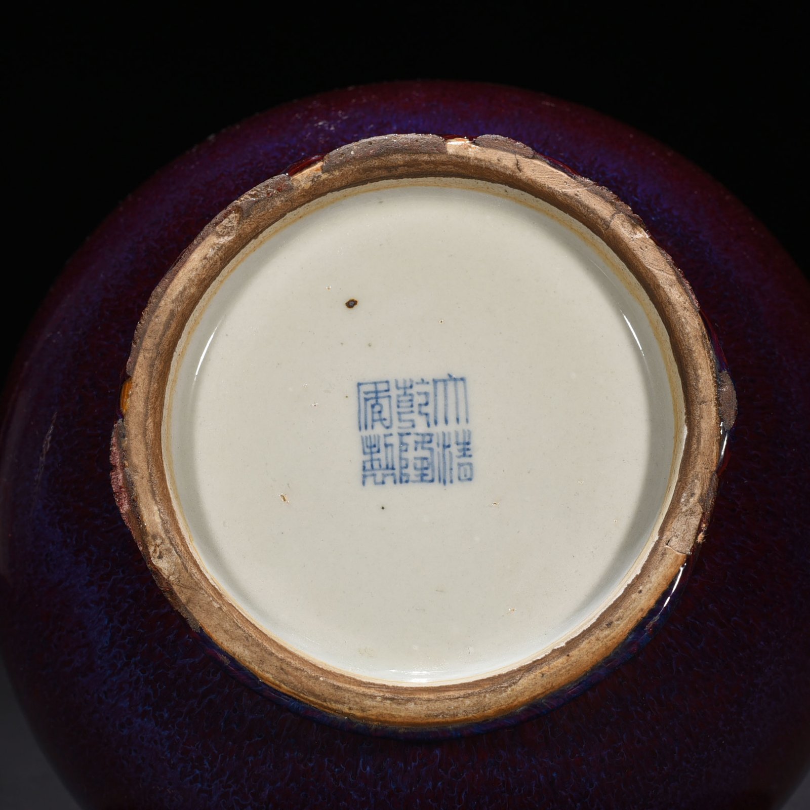 Qing Dynasty Qianlong Festival red glaze kiln-shaped flask