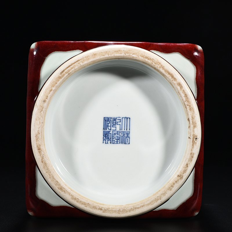 Qing Dynasty Qianlong Festival red glaze Yaobang Cong style bottle