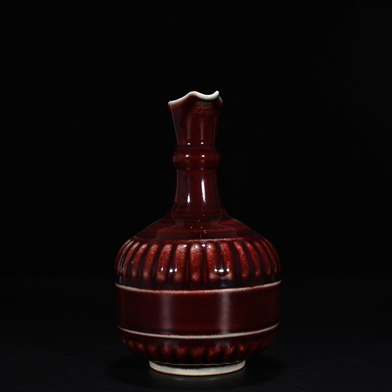 Qing Dynasty Qianlong Festival red glaze dazzling flower pouring