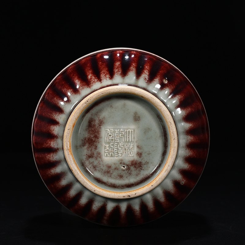 Qing Dynasty Qianlong Festival red glaze dazzling flower pouring