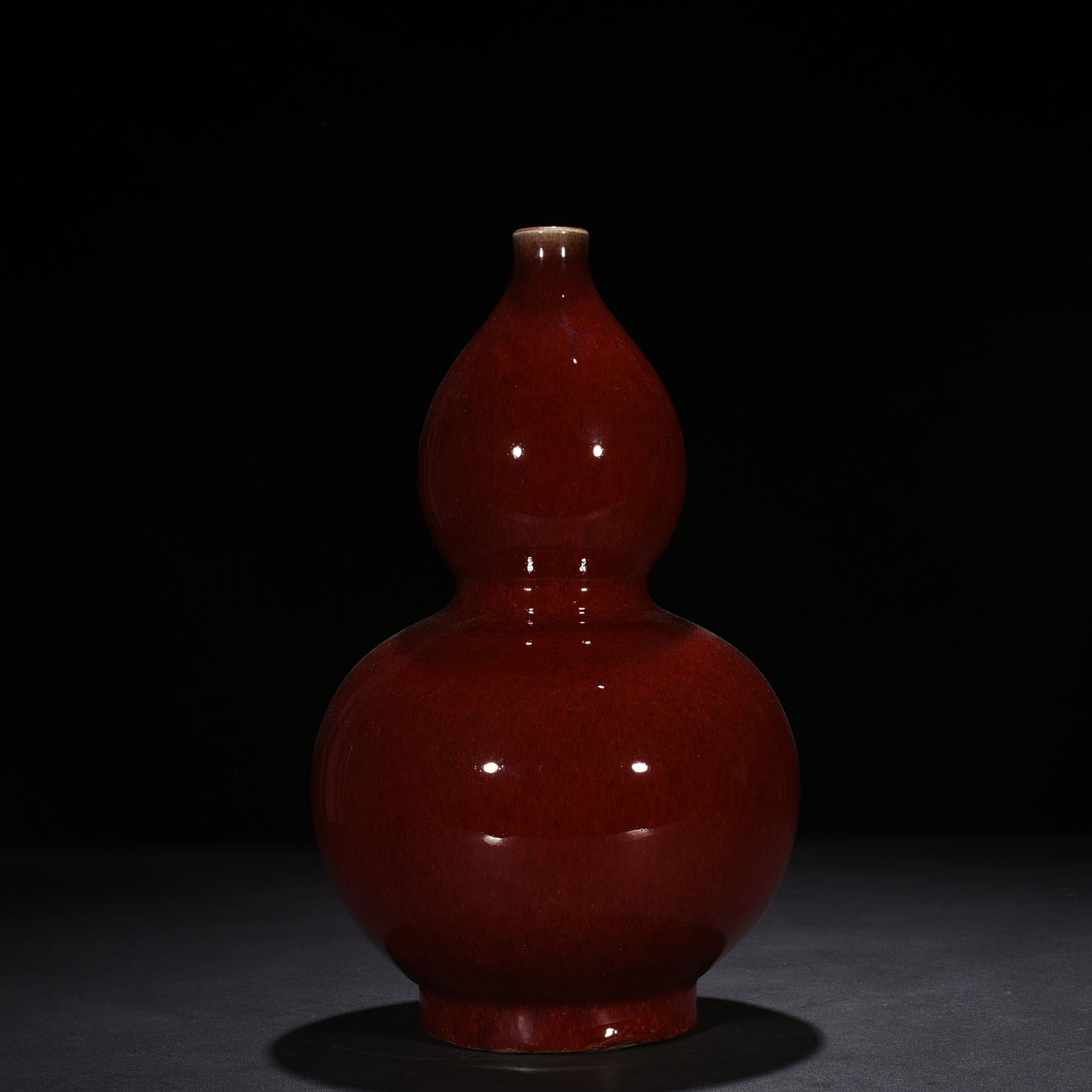 Qing Dynasty Qianlong period of the Red-glazed gourd vase