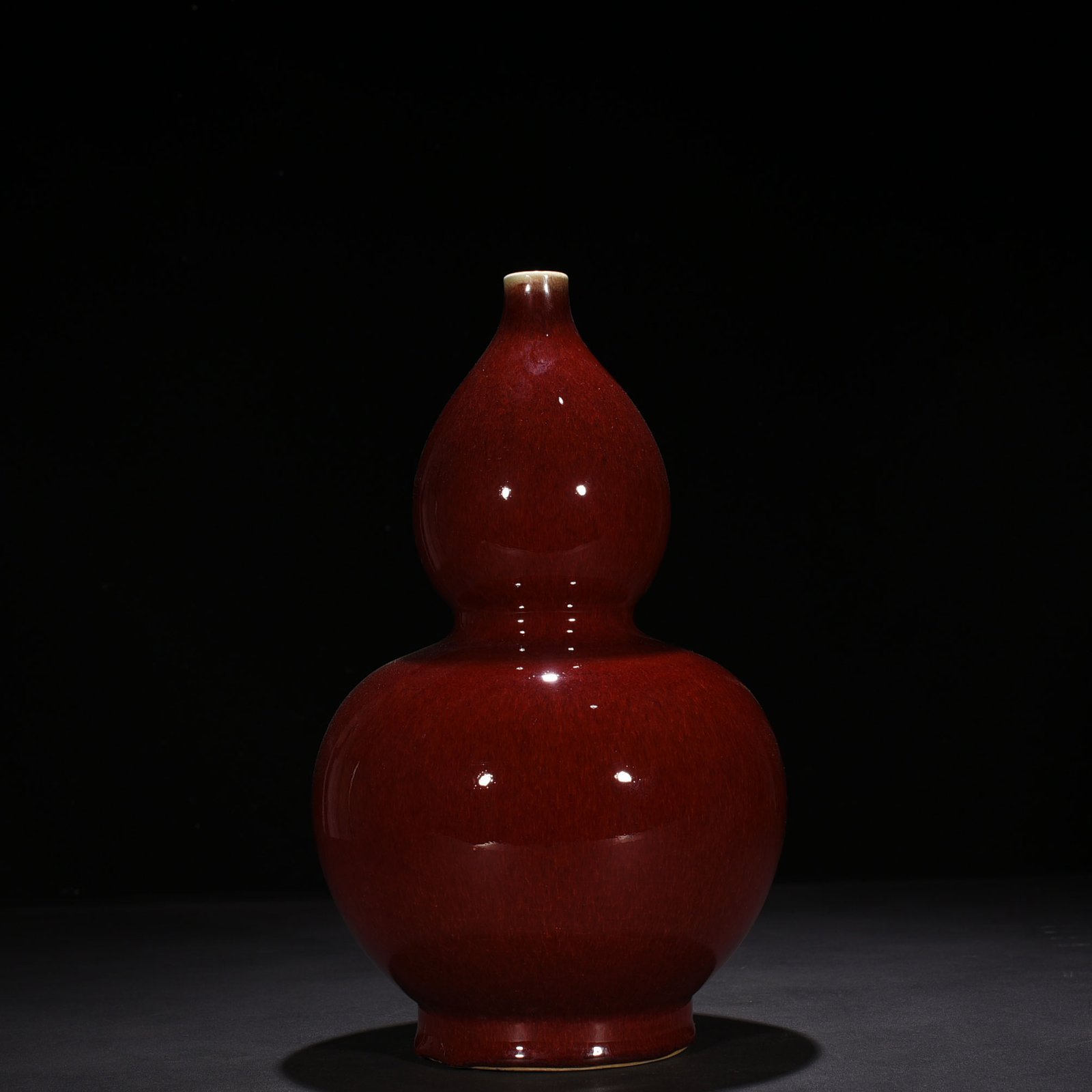 Qing Dynasty Qianlong period of the Red-glazed gourd vase