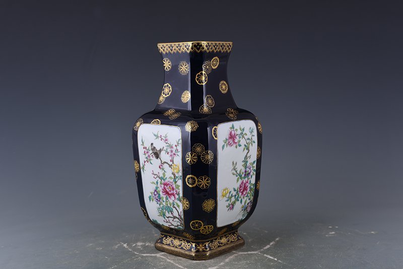 Qing Dynasty Qianlong Festival blue-consecrated pastel flower and bird square vase