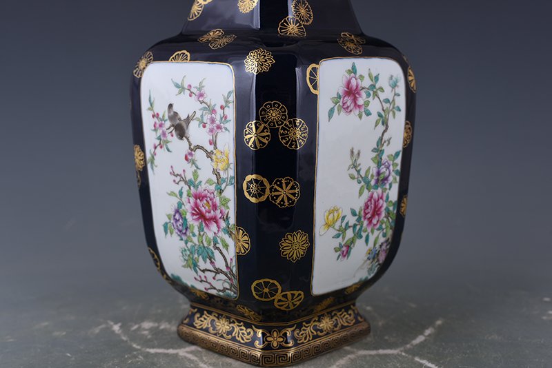 Qing Dynasty Qianlong Festival blue-consecrated pastel flower and bird square vase