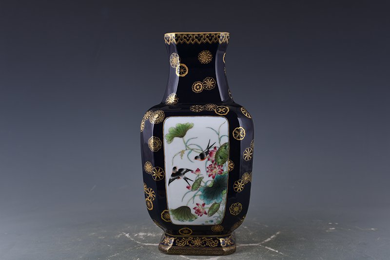 Qing Dynasty Qianlong Festival blue-consecrated pastel flower and bird square vase